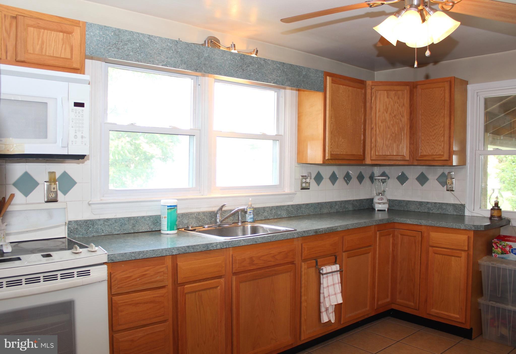 5648 B Calyn Road Catonsville, MD 21228 - Photo 8 of 21 Kitchen