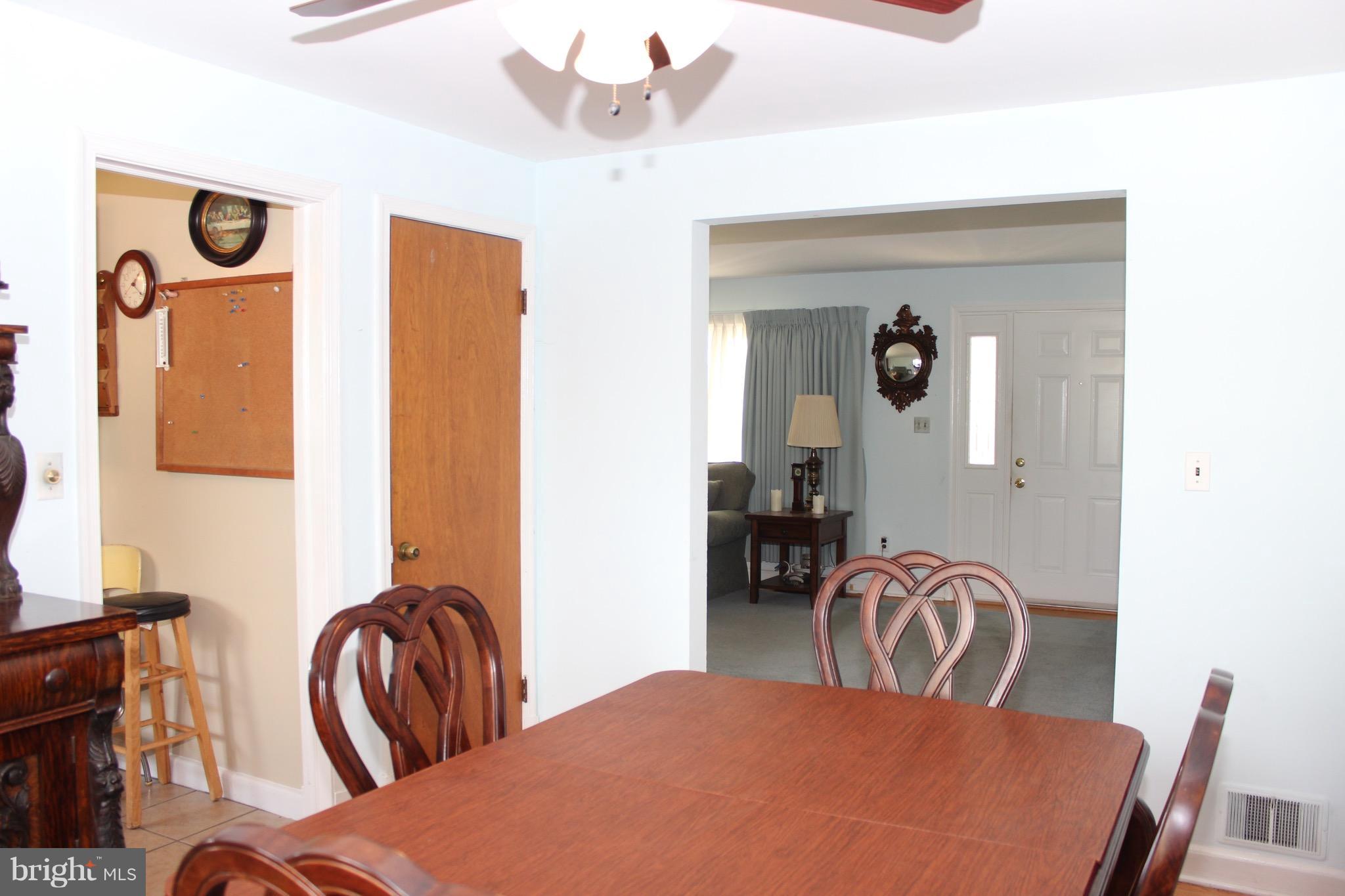 5648 B Calyn Road Catonsville, MD 21228 - Photo 9 of 21 Dining Room