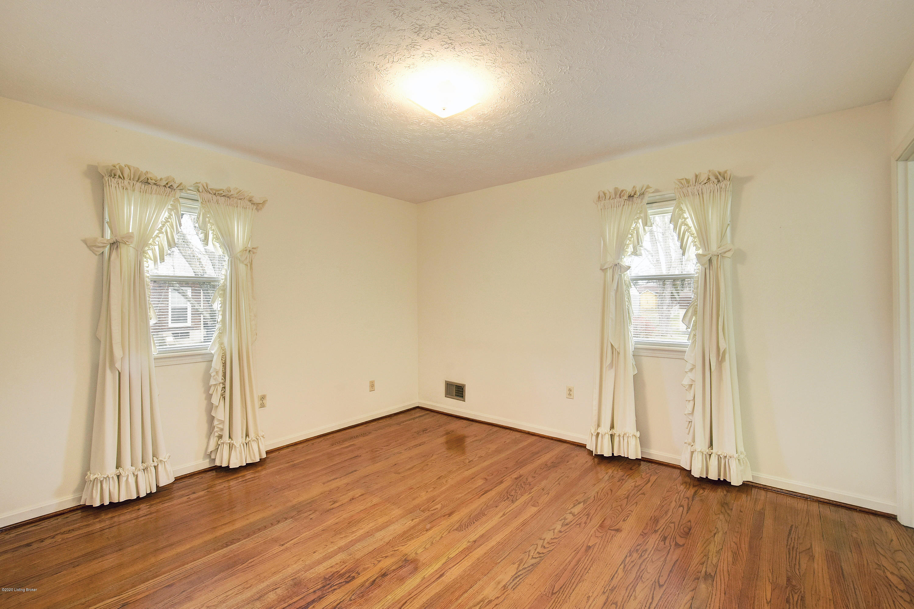 4914 Manslick Road Louisville, KY 40216 - Photo 26 of 36 _DSC0176_8_9