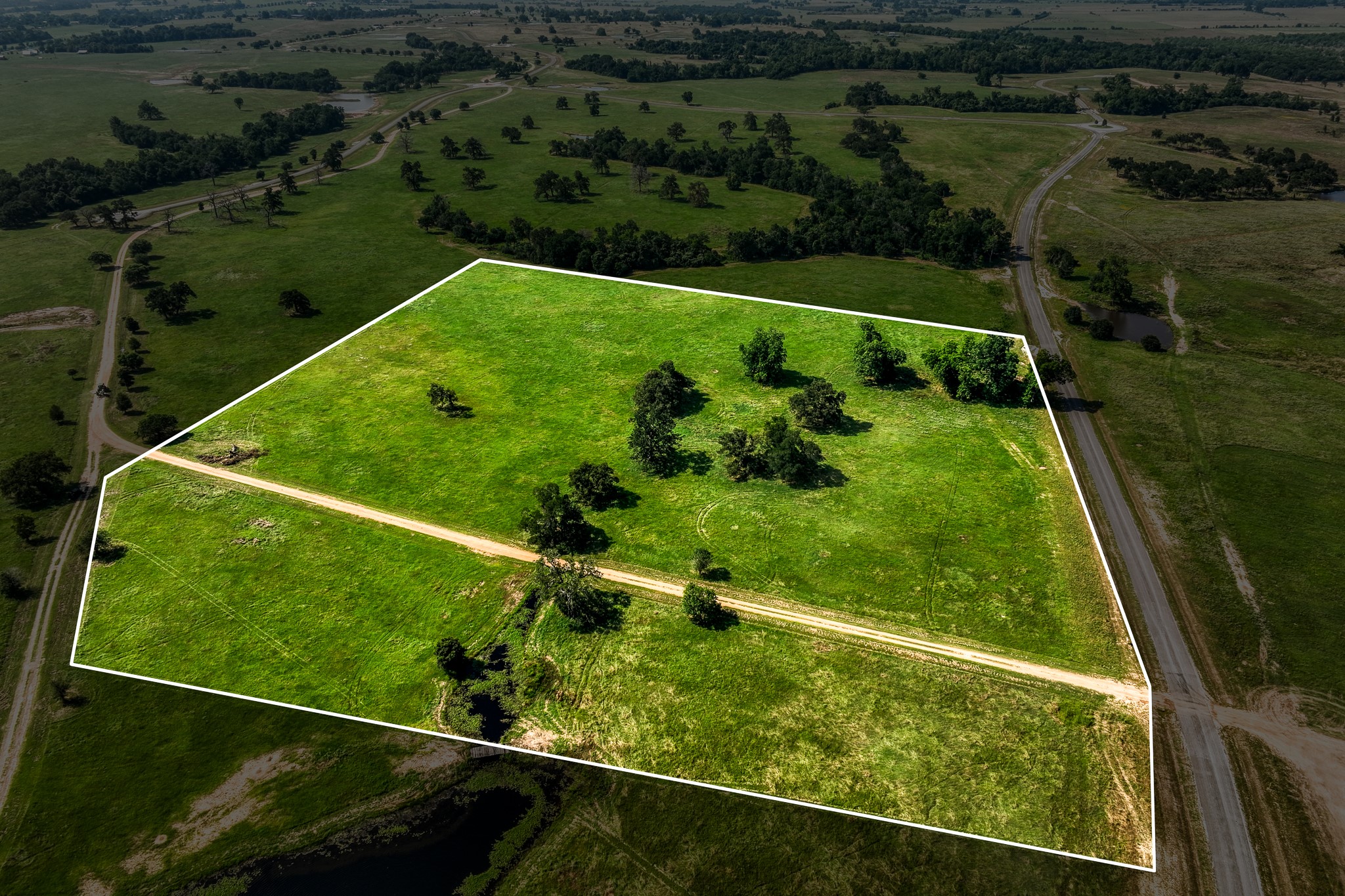 5655 Brazos Bow Way Washington, TX 77880 - Photo 20 of 38 a view of a garden from a balcony
