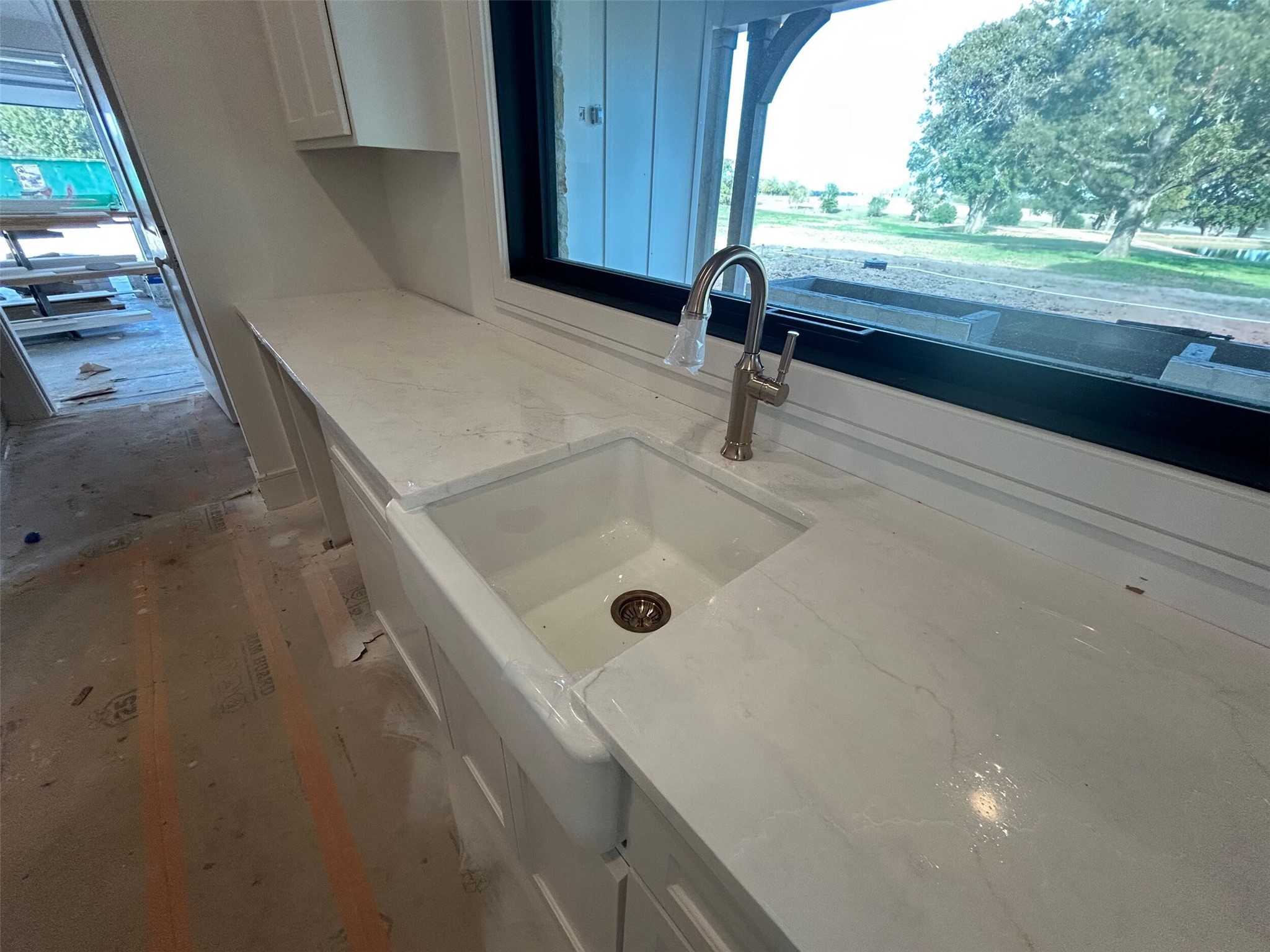 5655 Brazos Bow Way Washington, TX 77880 - Photo 4 of 38 a bathroom with a sink and a window