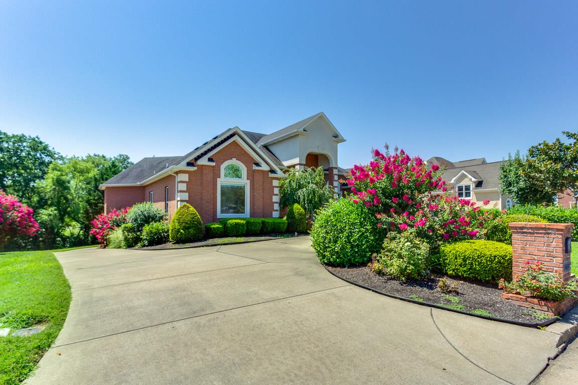 413 Ridgecrest Lane Lebanon, TN 37087 - Photo 2 of 30 LUSH LANDSCAPING
