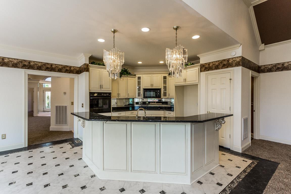 413 Ridgecrest Lane Lebanon, TN 37087 - Photo 8 of 30 LARGE EAT-IN KITCHEN