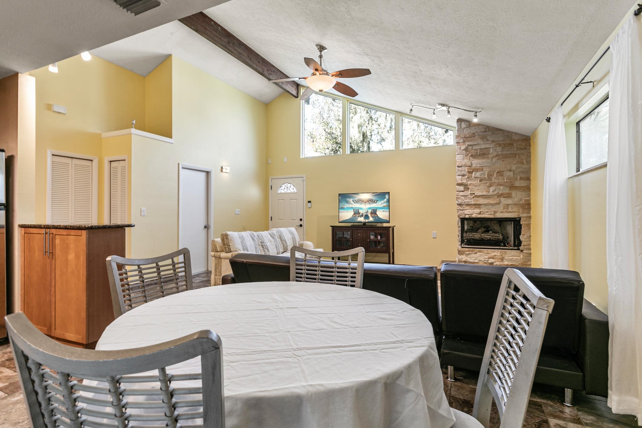 29 Hybiscus Avenue St. Augustine, FL 32084 - Photo 17 of 42 a view of a dining room with furniture