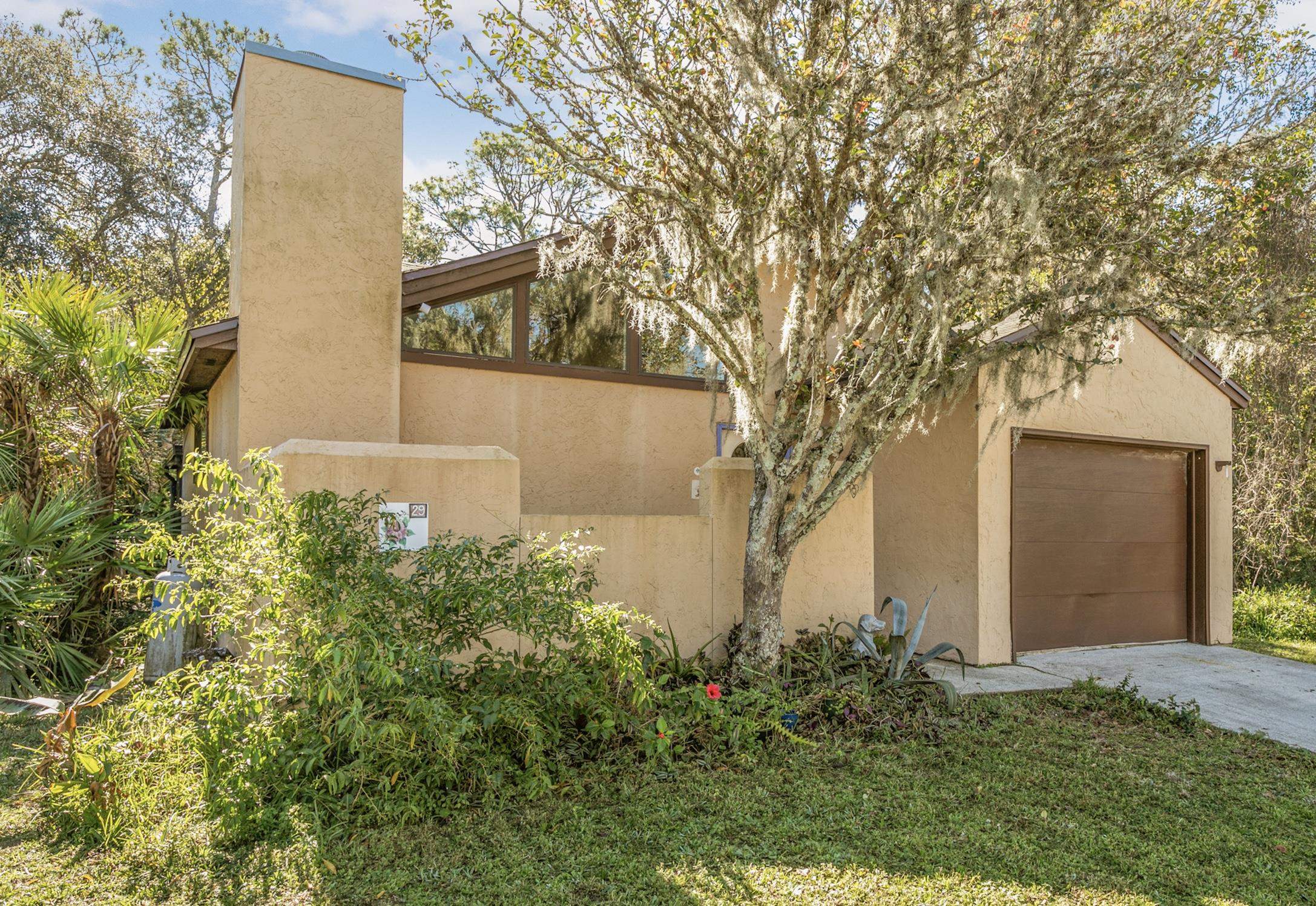 29 Hybiscus Avenue St. Augustine, FL 32084 - Photo 2 of 42 front view of a house with a yard