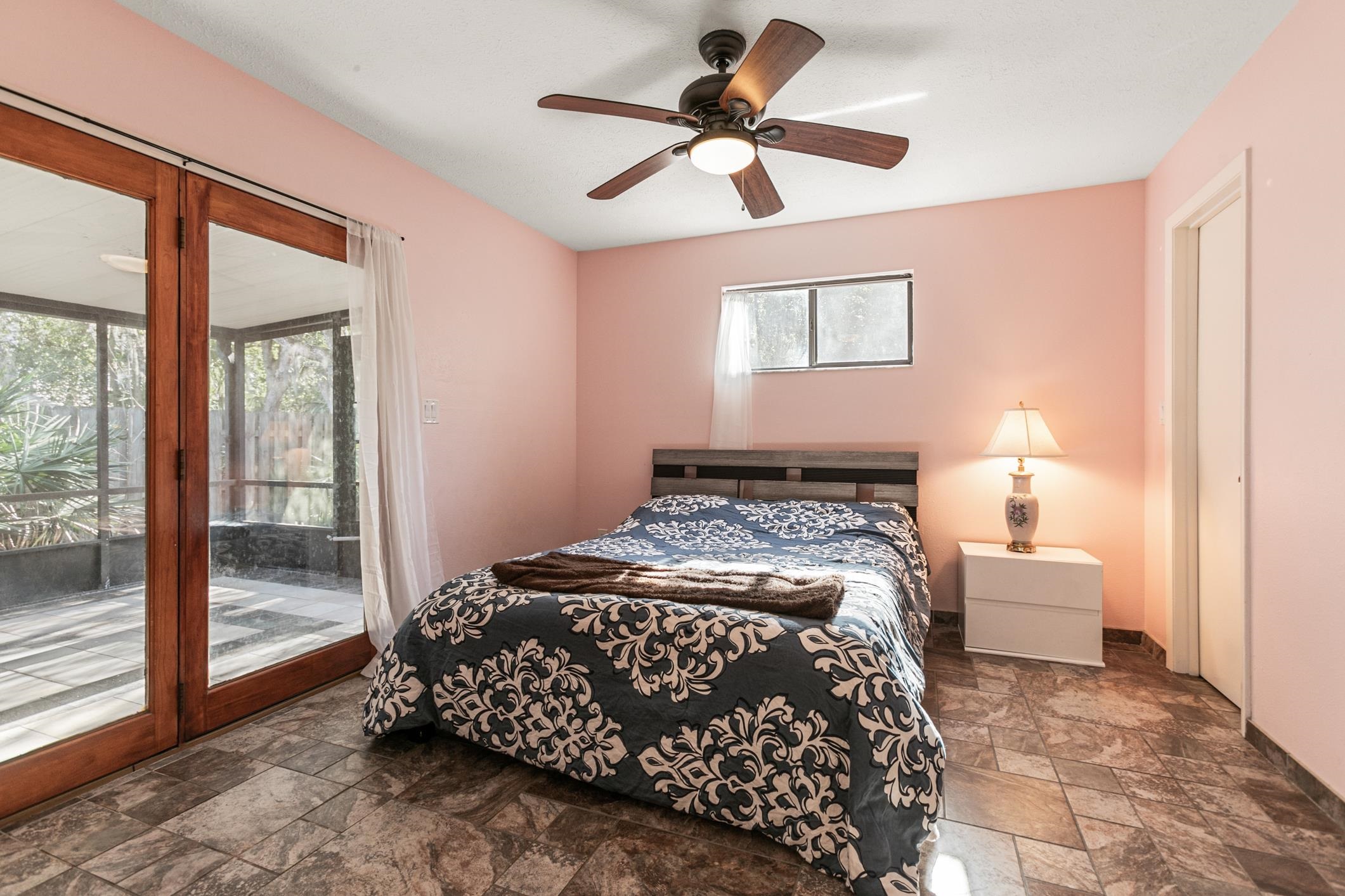 29 Hybiscus Avenue St. Augustine, FL 32084 - Photo 21 of 42 a bedroom with a bed and a window