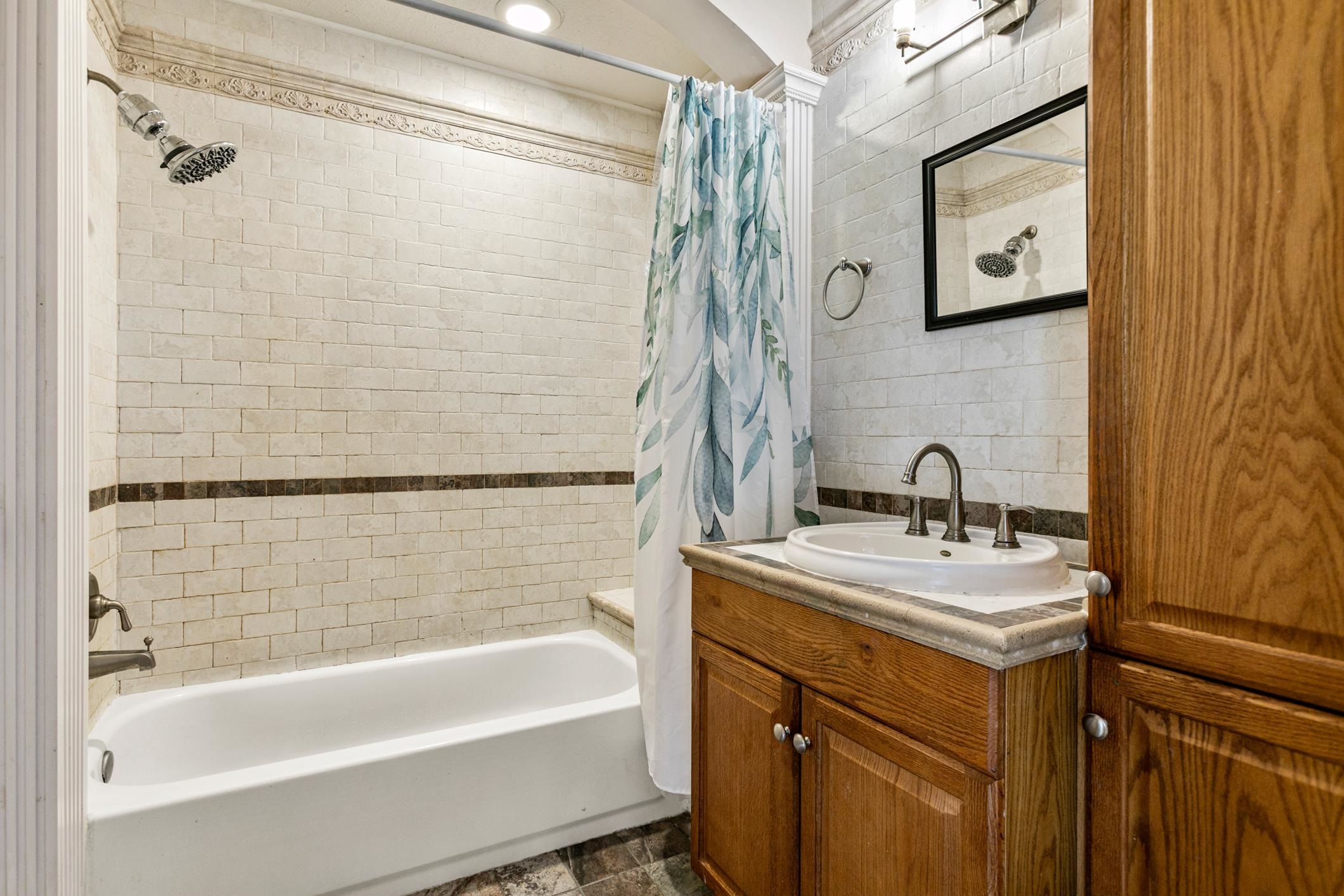 29 Hybiscus Avenue St. Augustine, FL 32084 - Photo 24 of 42 a bathroom with a sink and a bathtub