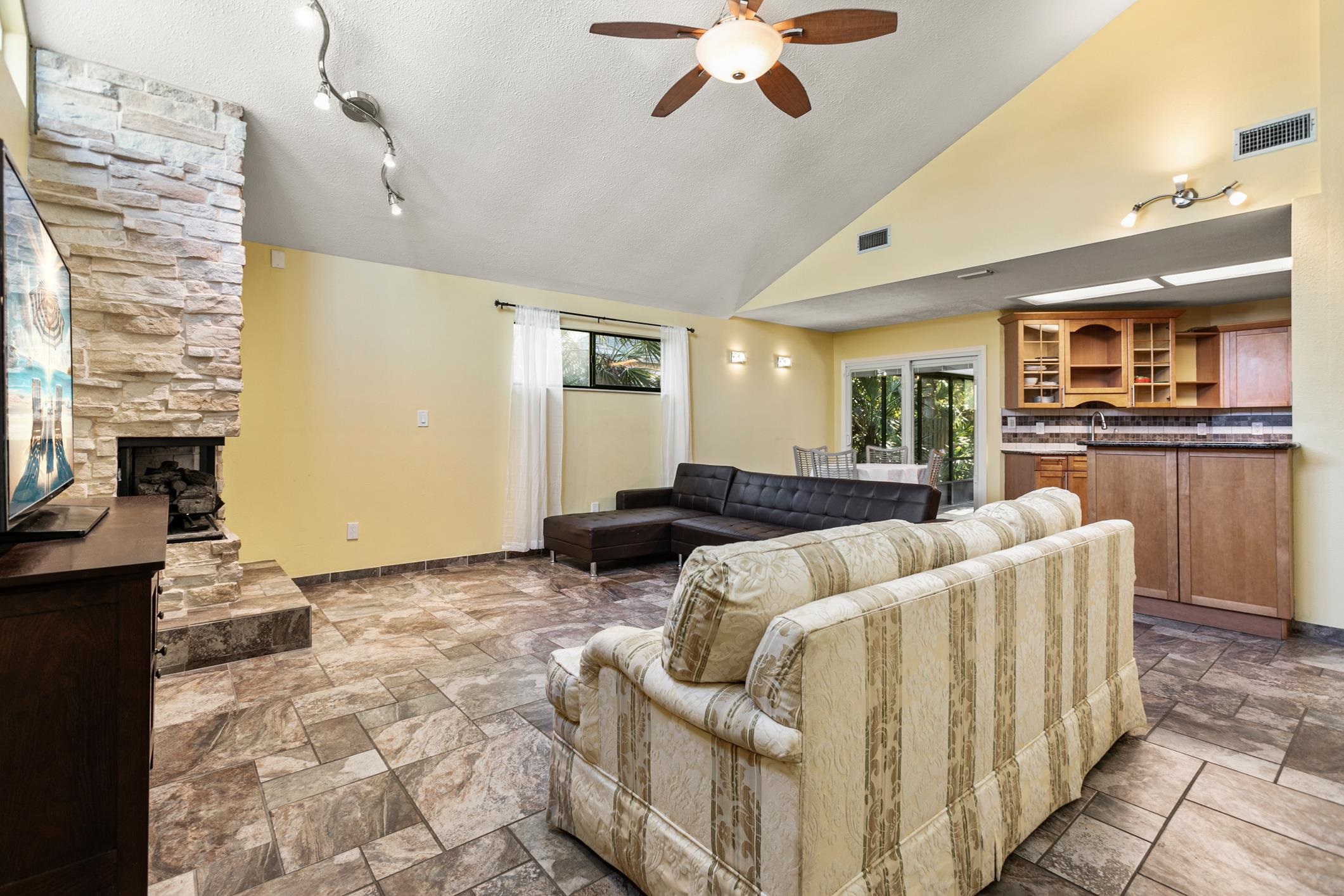 29 Hybiscus Avenue St. Augustine, FL 32084 - Photo 5 of 42 a living room with furniture and a fireplace