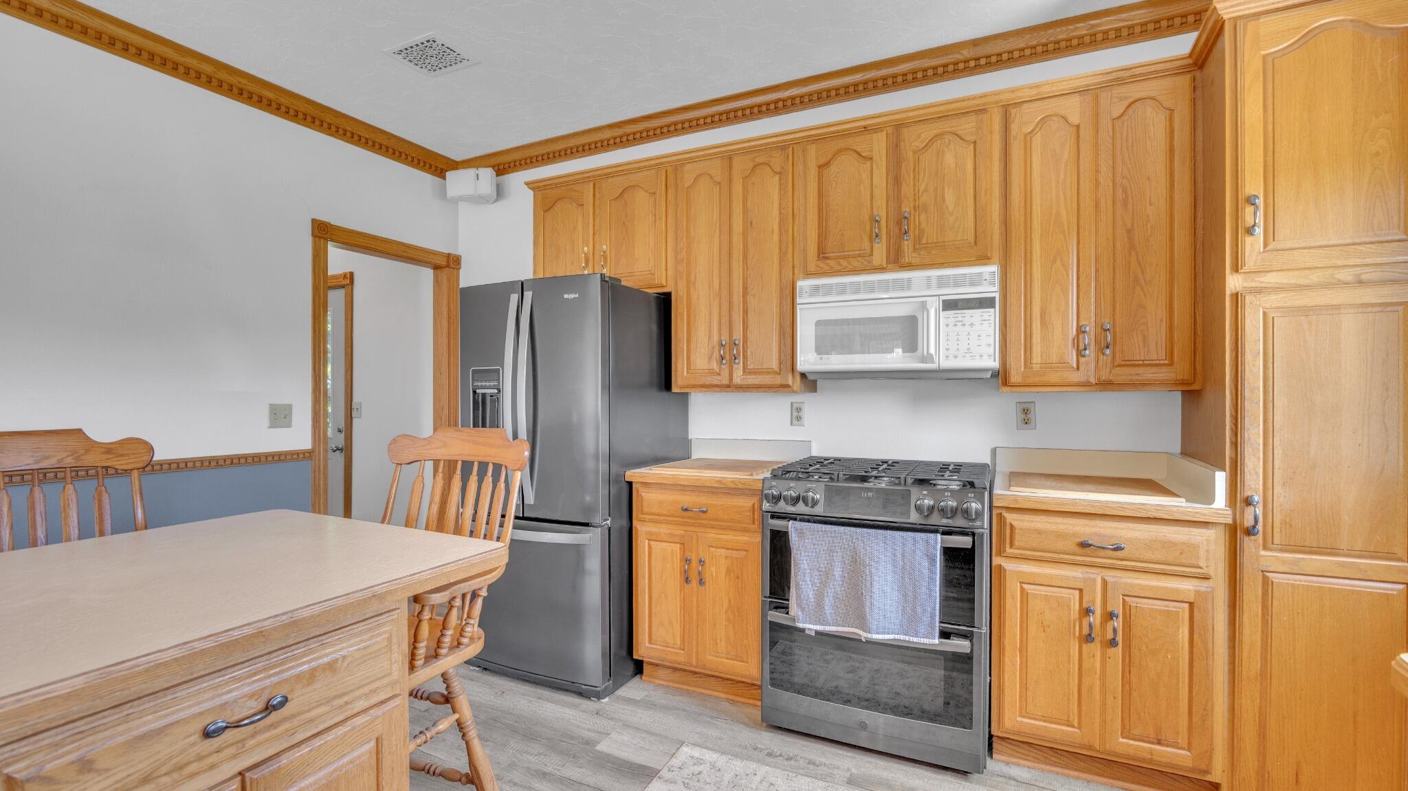 W7034 Parnell Road Mitchell, WI 53073 - Photo 14 of 33 Kitchen Appliances