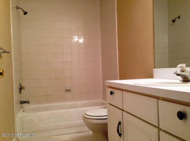 85467 Avant Road Yulee, FL 32097 - Photo 8 of 10 Hall bath