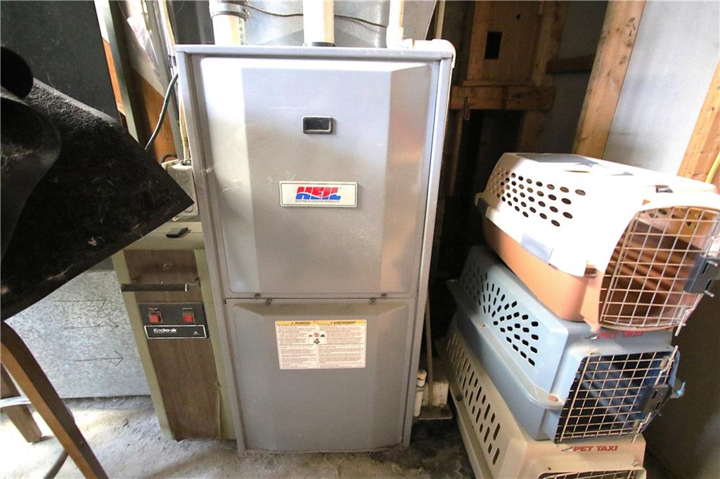 210 Livingston Road West Mifflin, PA 15122 - Photo 13 of 25 a view of an entryway with sitting area