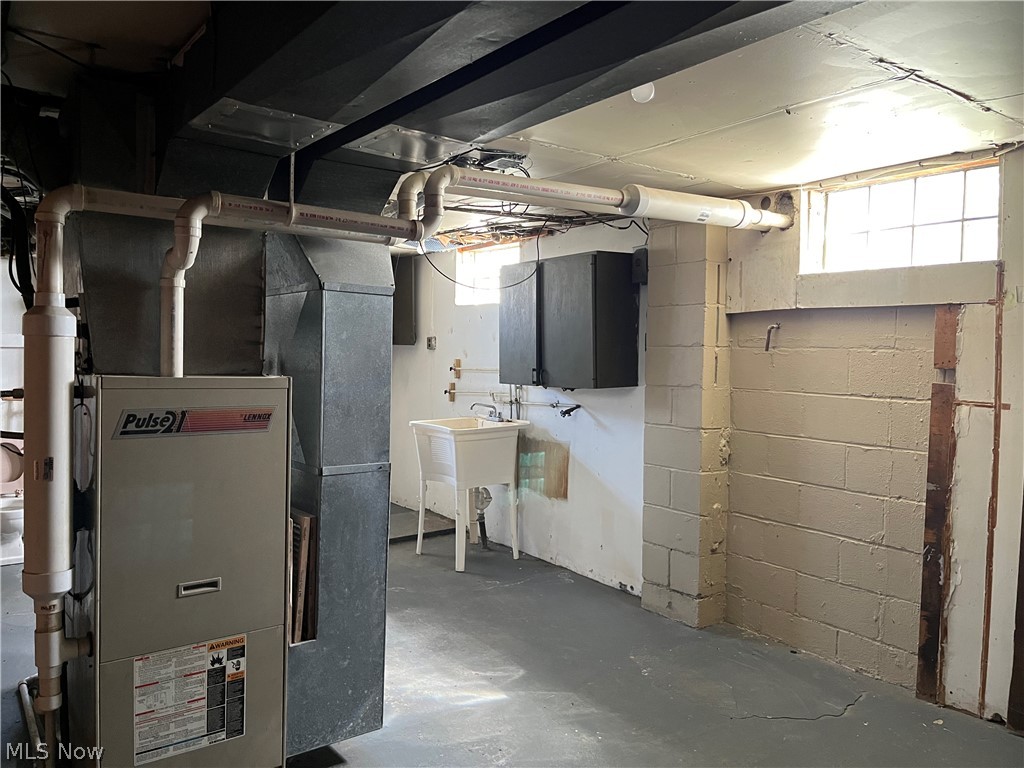 182 Culler Road Weirton, WV 26062 - Photo 19 of 23 Basement featuring laundry area & toilet