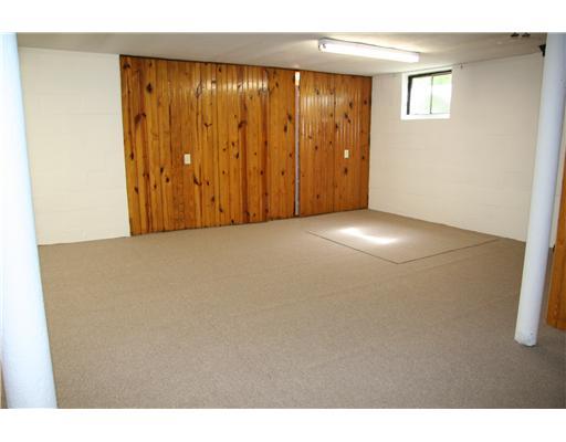 801 Highland Road Sharon, PA 16146 - Photo 10 of 11 Den/Family/Great Room.