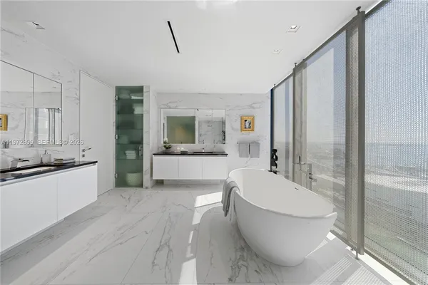 $7,500,000 | 1000 Biscayne Boulevard, Unit 3201, Miami, FL 33132