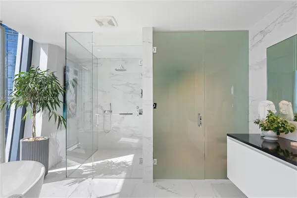 $7,500,000 | 1000 Biscayne Boulevard, Unit 3201, Miami, FL 33132