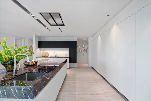 $7,500,000 | 1000 Biscayne Boulevard, Unit 3201, Miami, FL 33132