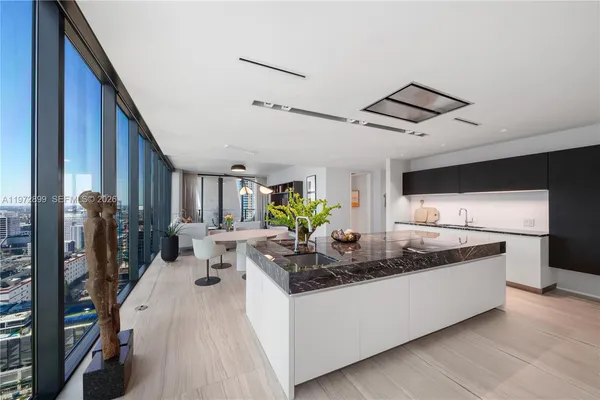 $7,500,000 | 1000 Biscayne Boulevard, Unit 3201, Miami, FL 33132