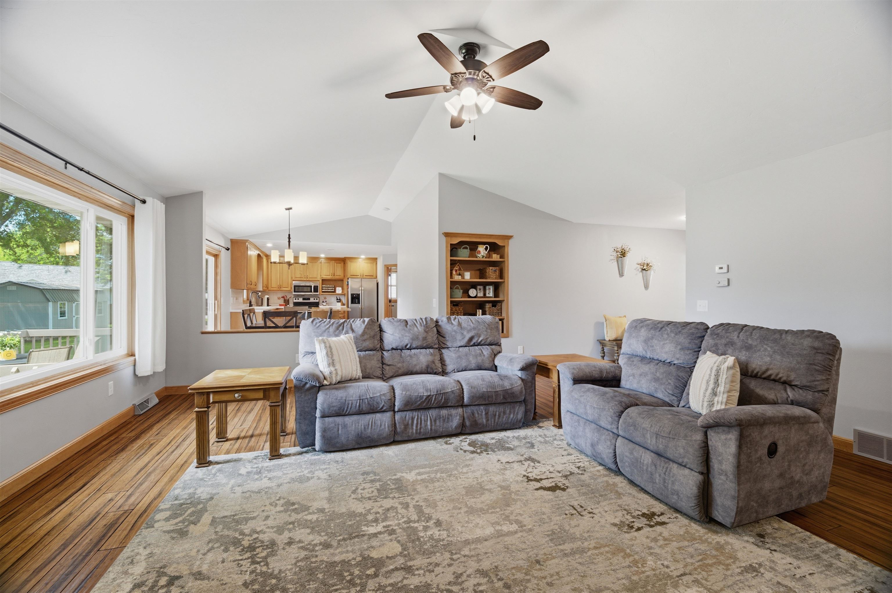 127 Barefoot Court Appleton, WI 54913 - Photo 8 of 57