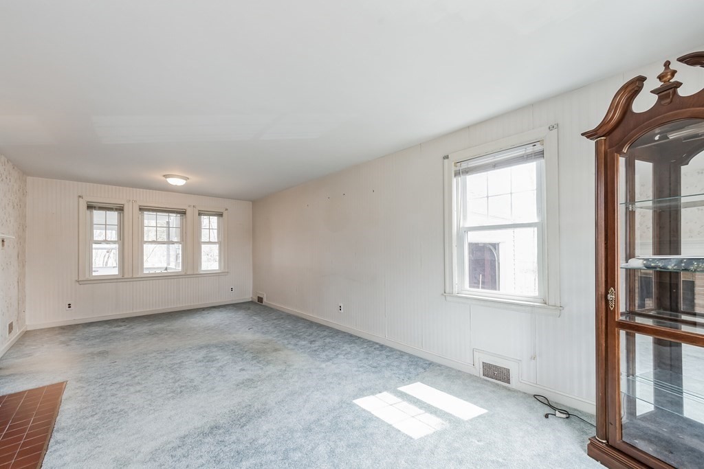 90 Lexington Road Billerica, MA 01821 - Photo 3 of 28 an empty room with windows