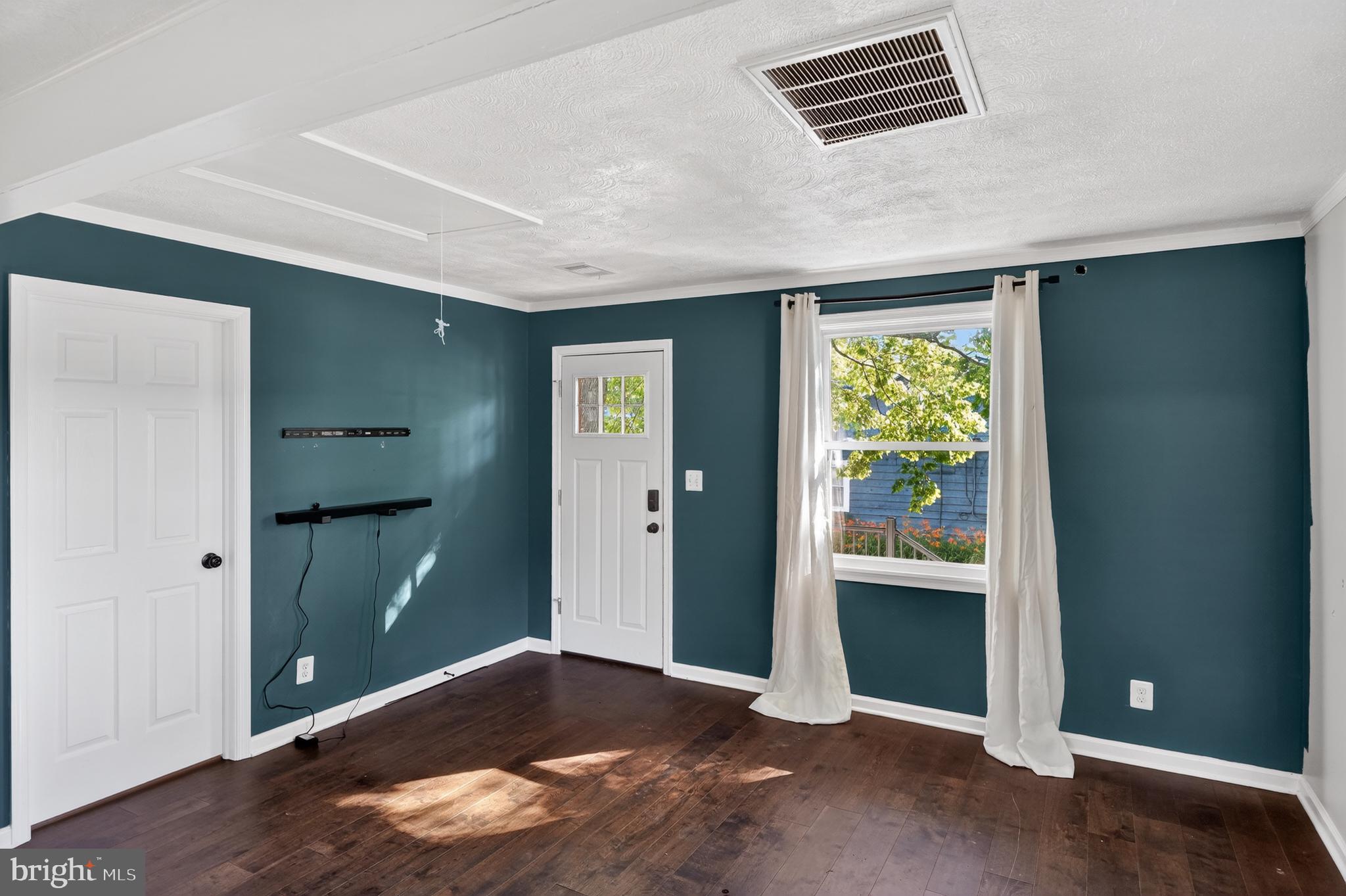 3670 5th Avenue Edgewater, MD 21037 - Photo 6 of 60 an empty room with windows and closet