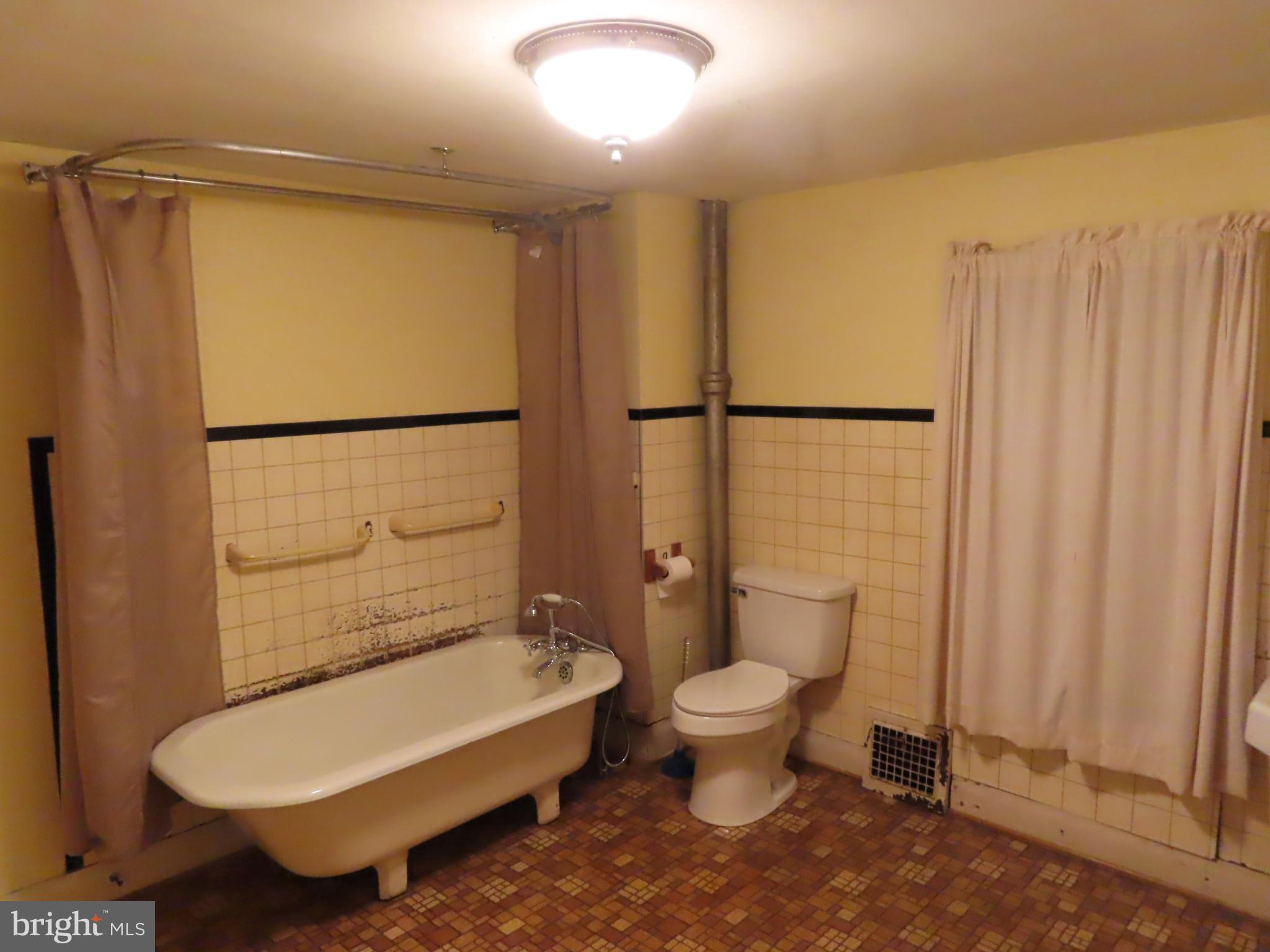 514 Locust Street Hanover, PA 17331 - Photo 16 of 29 Gallery Image 16