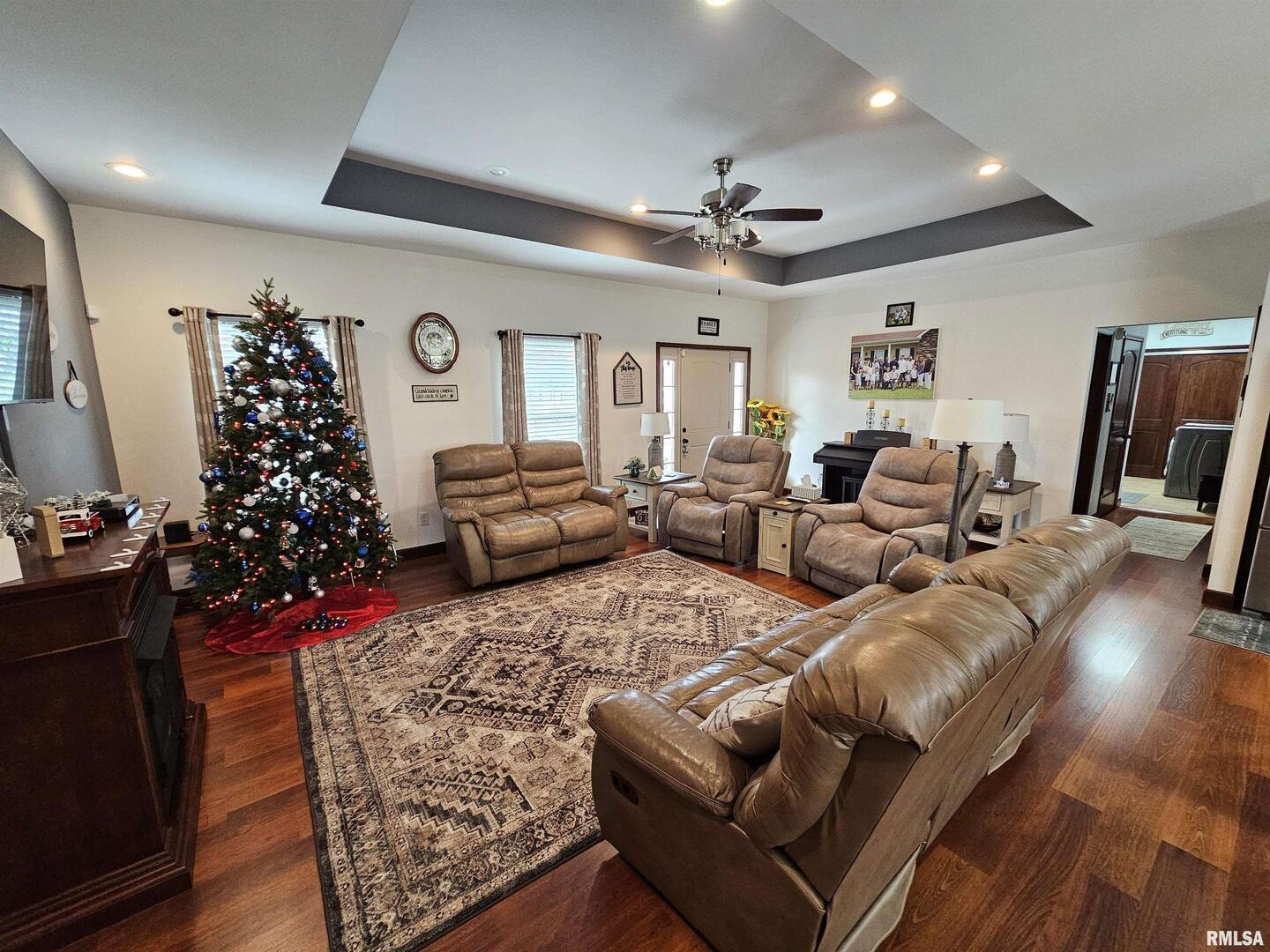 10586 North Spring Garden Lane Mount Vernon, IL 62864 - Photo 19 of 39 a living room with furniture flower pot and wooden floor