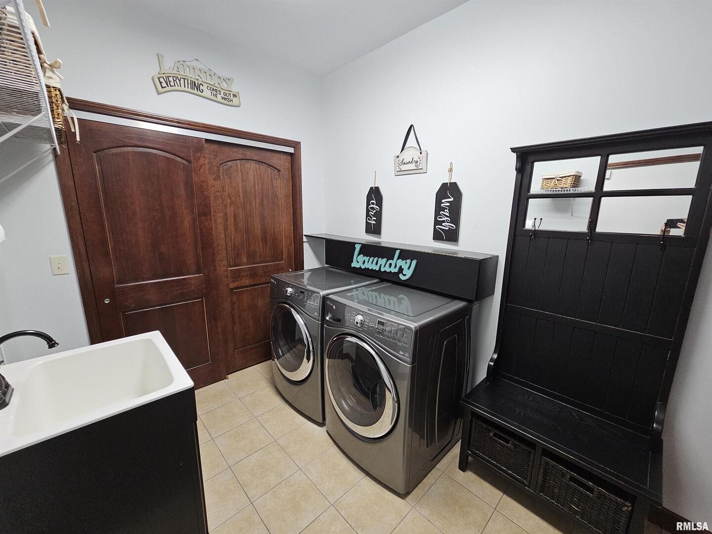 10586 North Spring Garden Lane Mount Vernon, IL 62864 - Photo 28 of 39 a utility room with dryer and washer