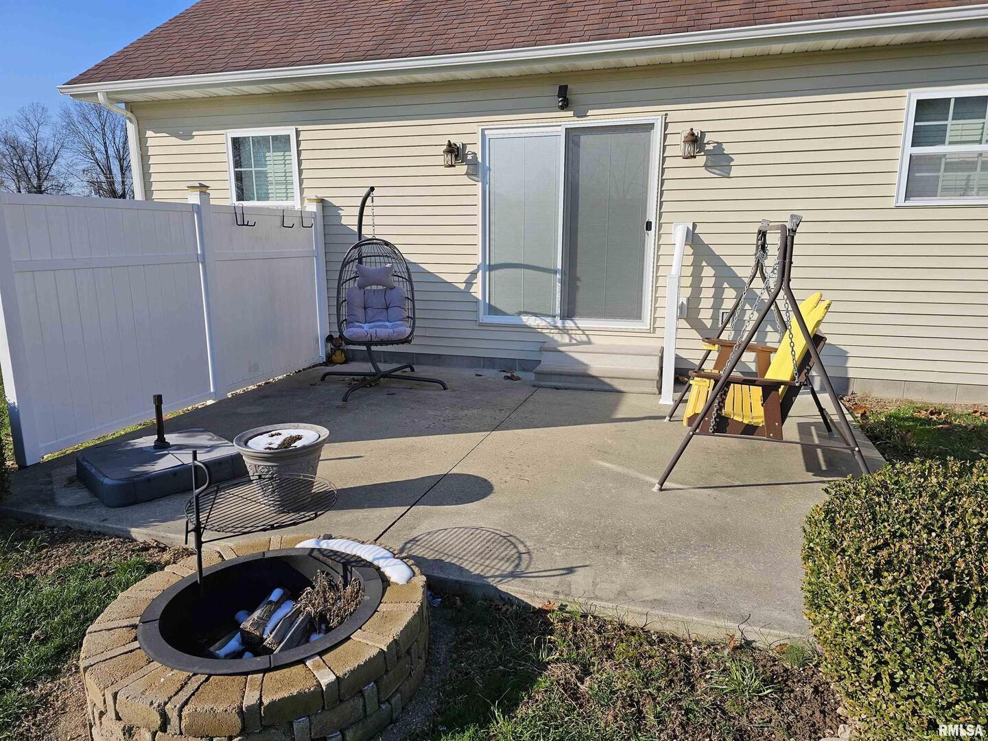 10586 North Spring Garden Lane Mount Vernon, IL 62864 - Photo 8 of 39 a backyard of a house with table and chairs