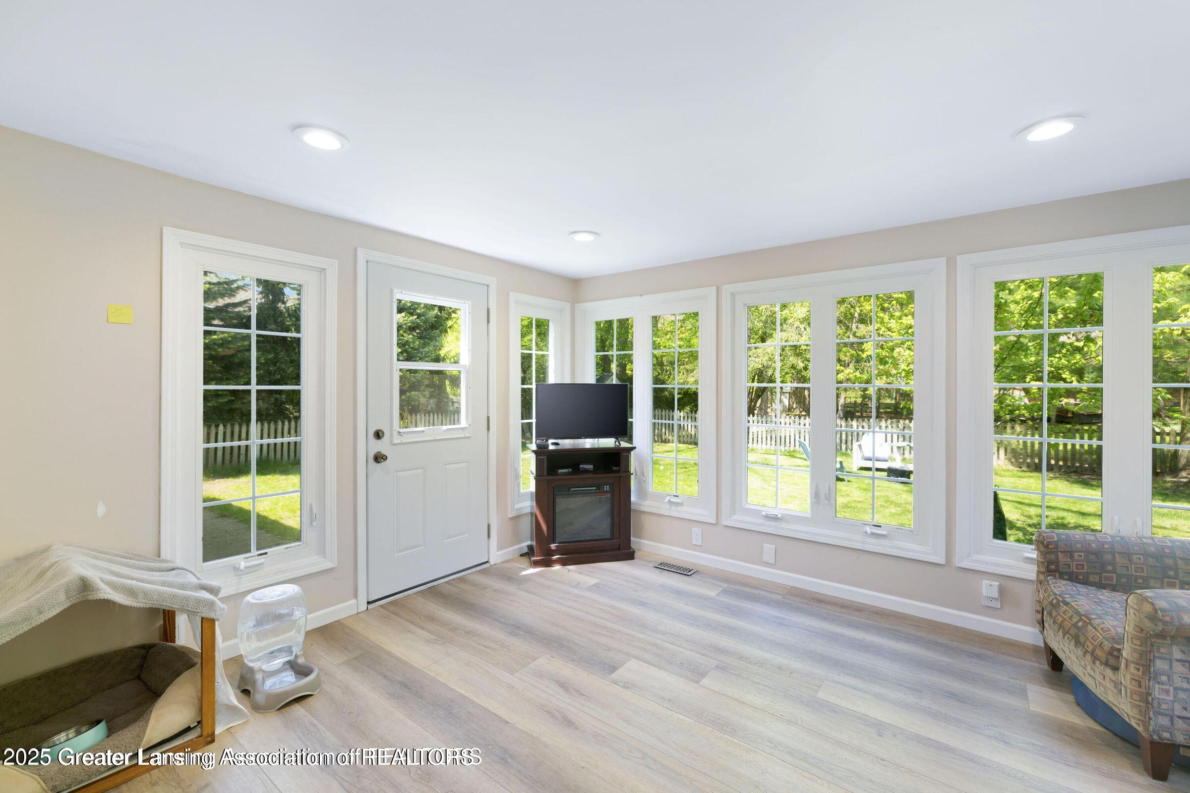 2038 Woodfield Road Okemos, MI 48864 - Photo 24 of 39 20250512185724334571000000-o