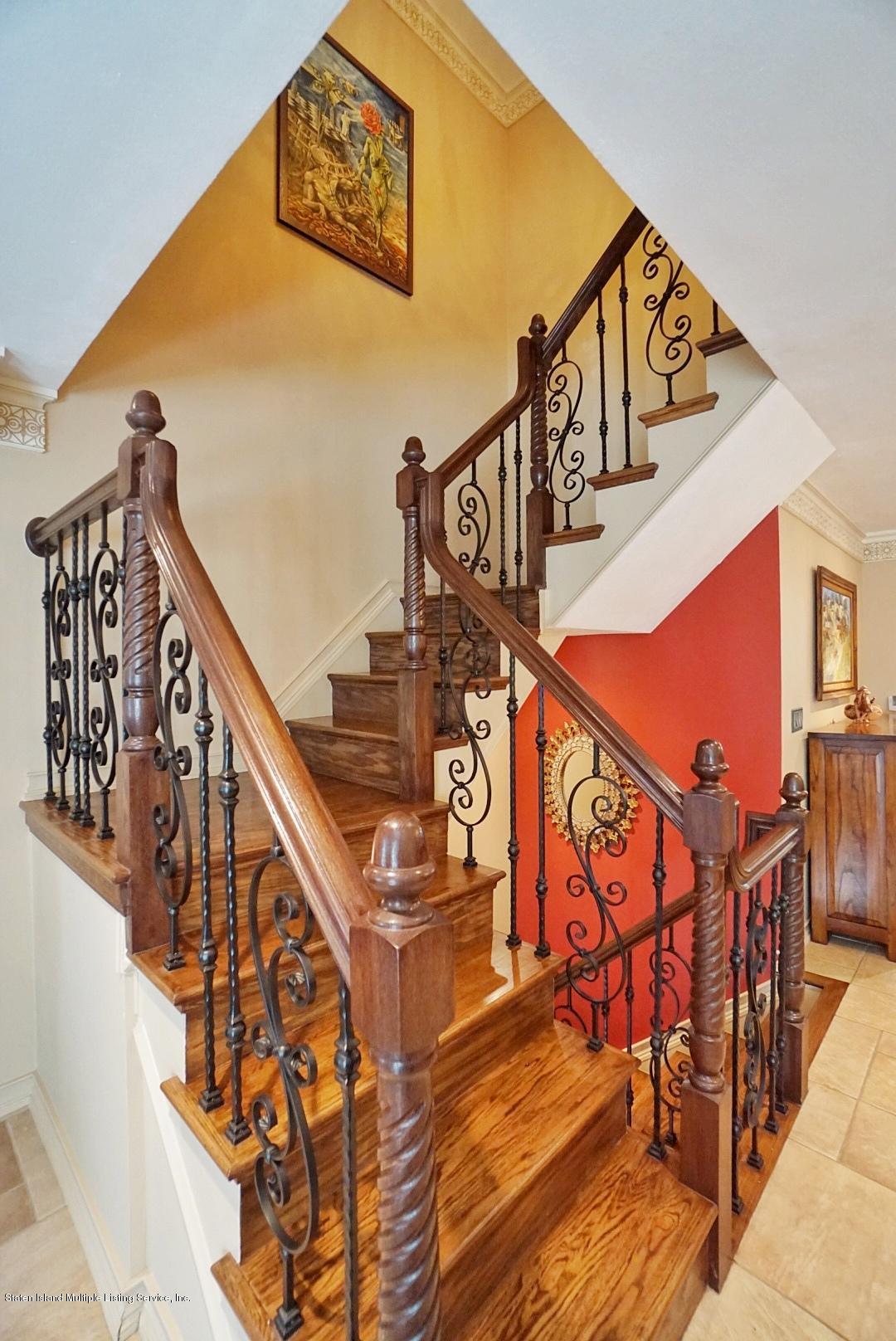 178 Admiralty Loop Staten Island, NY 10309 - Photo 23 of 50 a view of an entryway