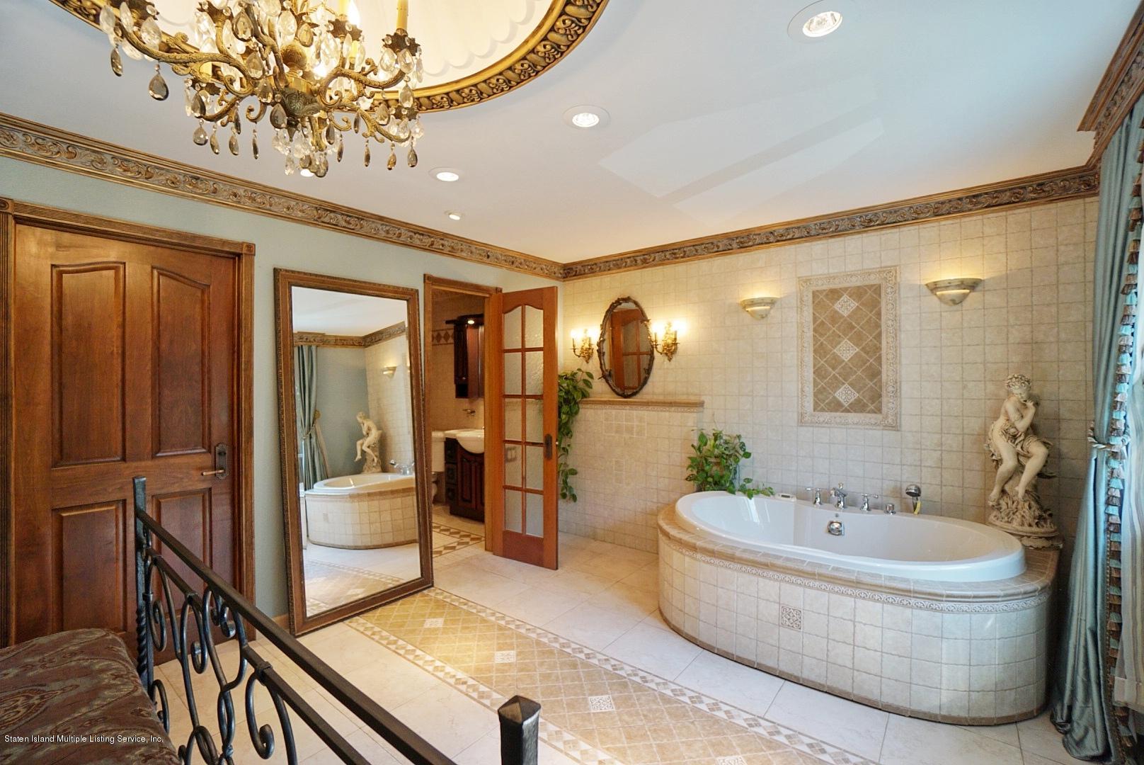 178 Admiralty Loop Staten Island, NY 10309 - Photo 27 of 50 a spacious bathroom with a tub sink and mirror