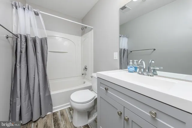 $2,300 | 117 Lionheart Lane, West Deptford, NJ 08086