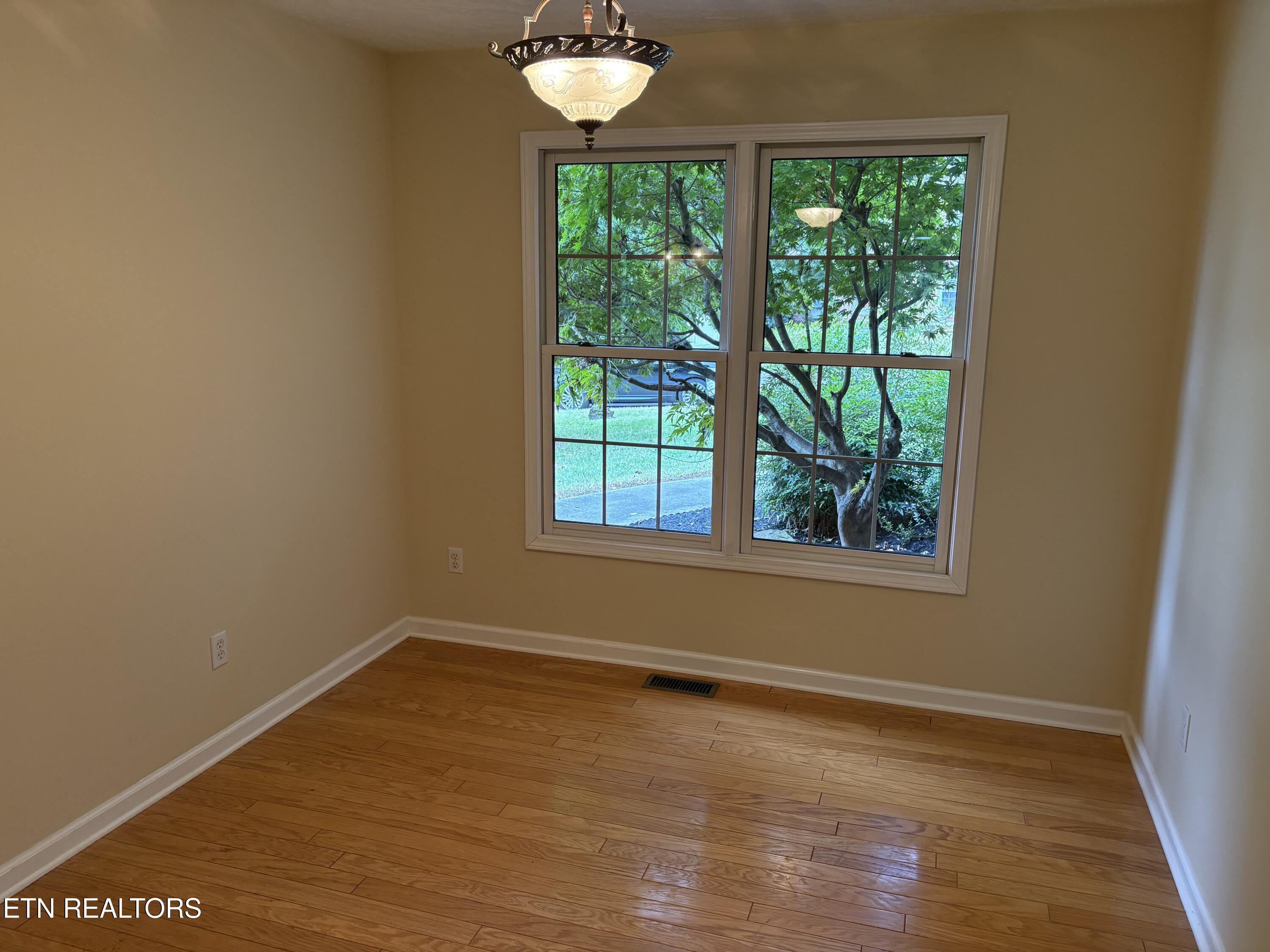 232 Country Run Circle, Unit 3 Powell, TN 37849 - Photo 12 of 29 2025-09-26 11.23.08