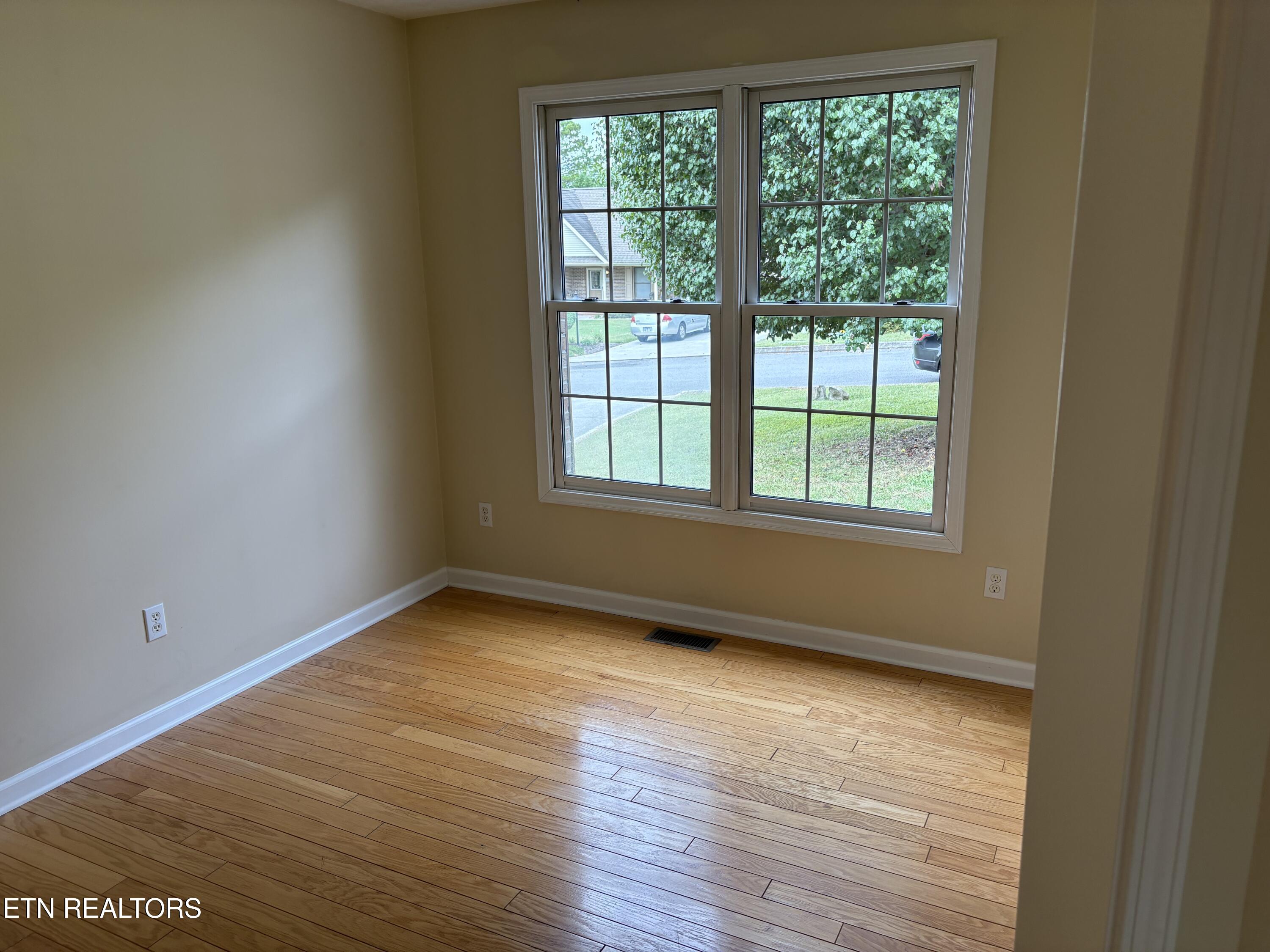 232 Country Run Circle, Unit 3 Powell, TN 37849 - Photo 13 of 29 2025-09-26 11.23.18