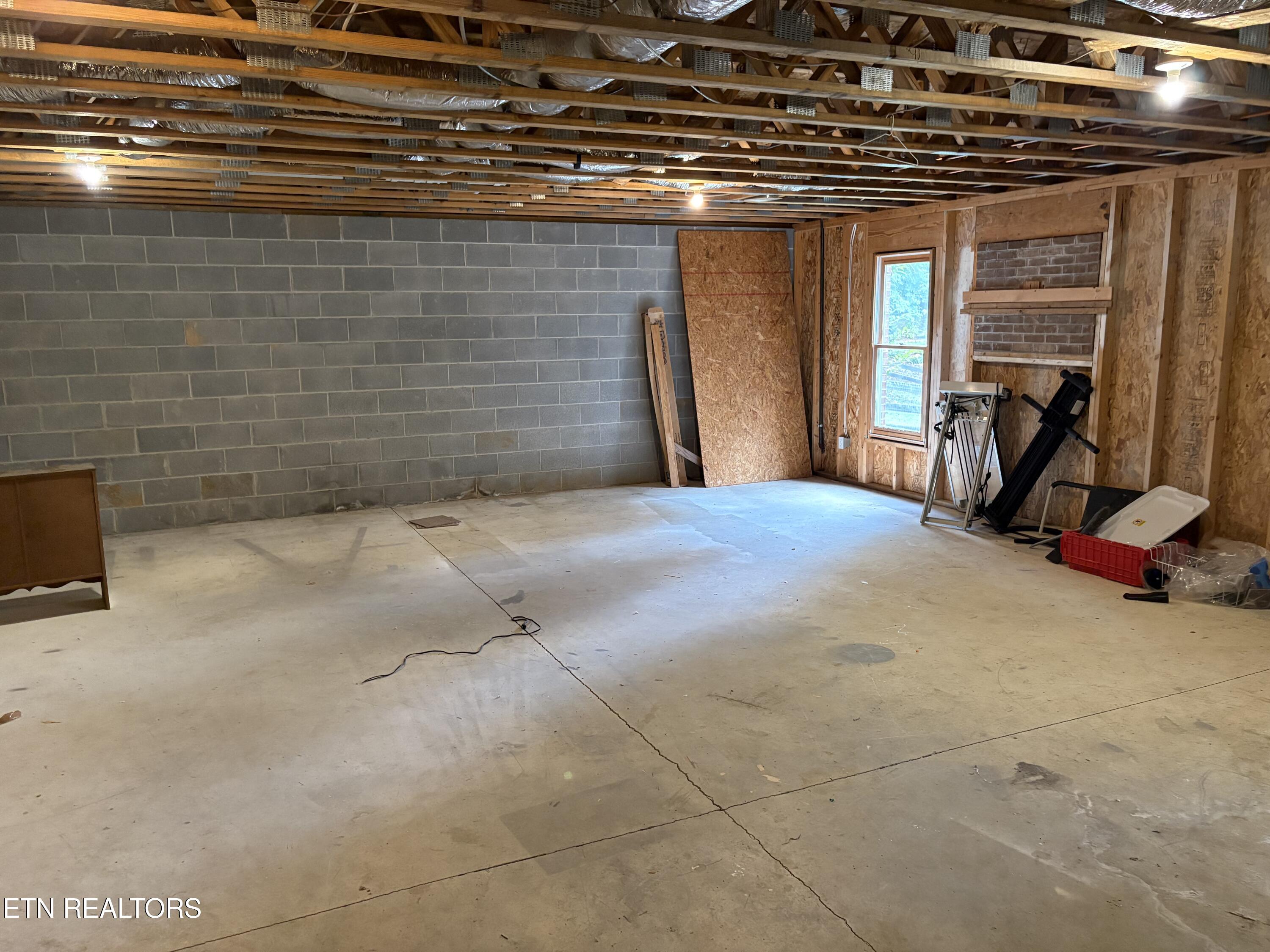 232 Country Run Circle, Unit 3 Powell, TN 37849 - Photo 25 of 29 2025-09-26 11.29.49