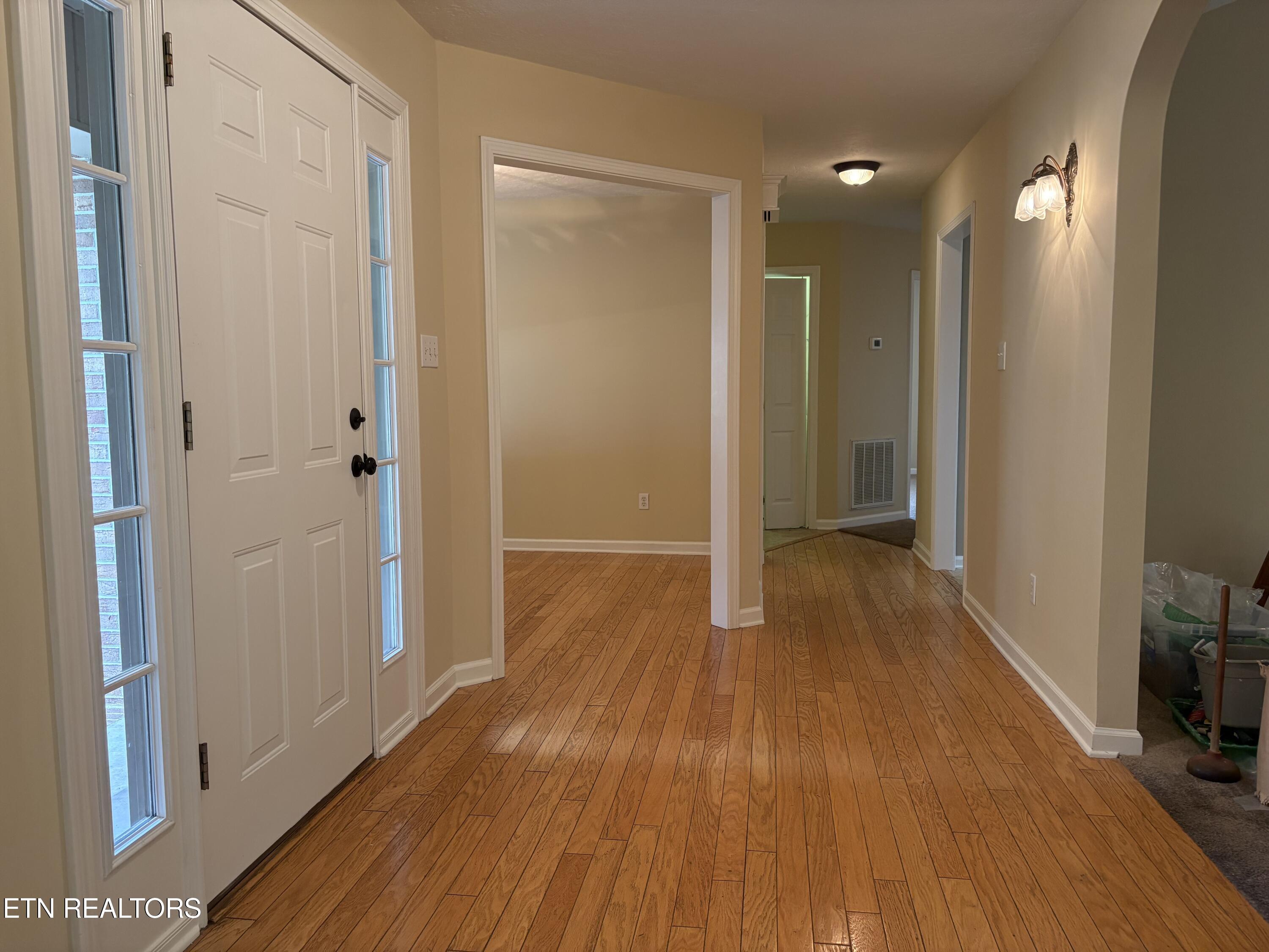 232 Country Run Circle, Unit 3 Powell, TN 37849 - Photo 5 of 29 2025-09-26 11.42.52