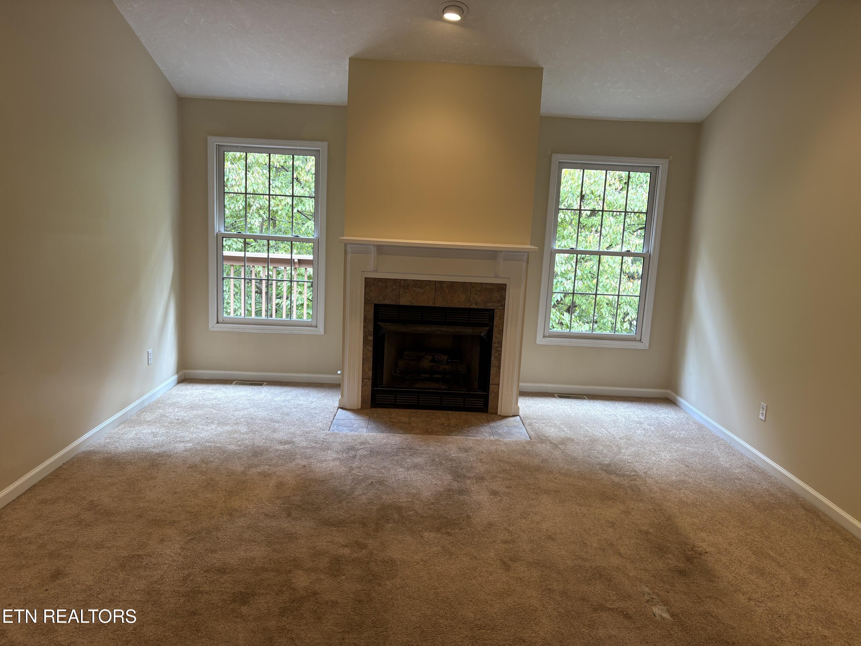 232 Country Run Circle, Unit 3 Powell, TN 37849 - Photo 6 of 29 2025-09-26 11.15.23