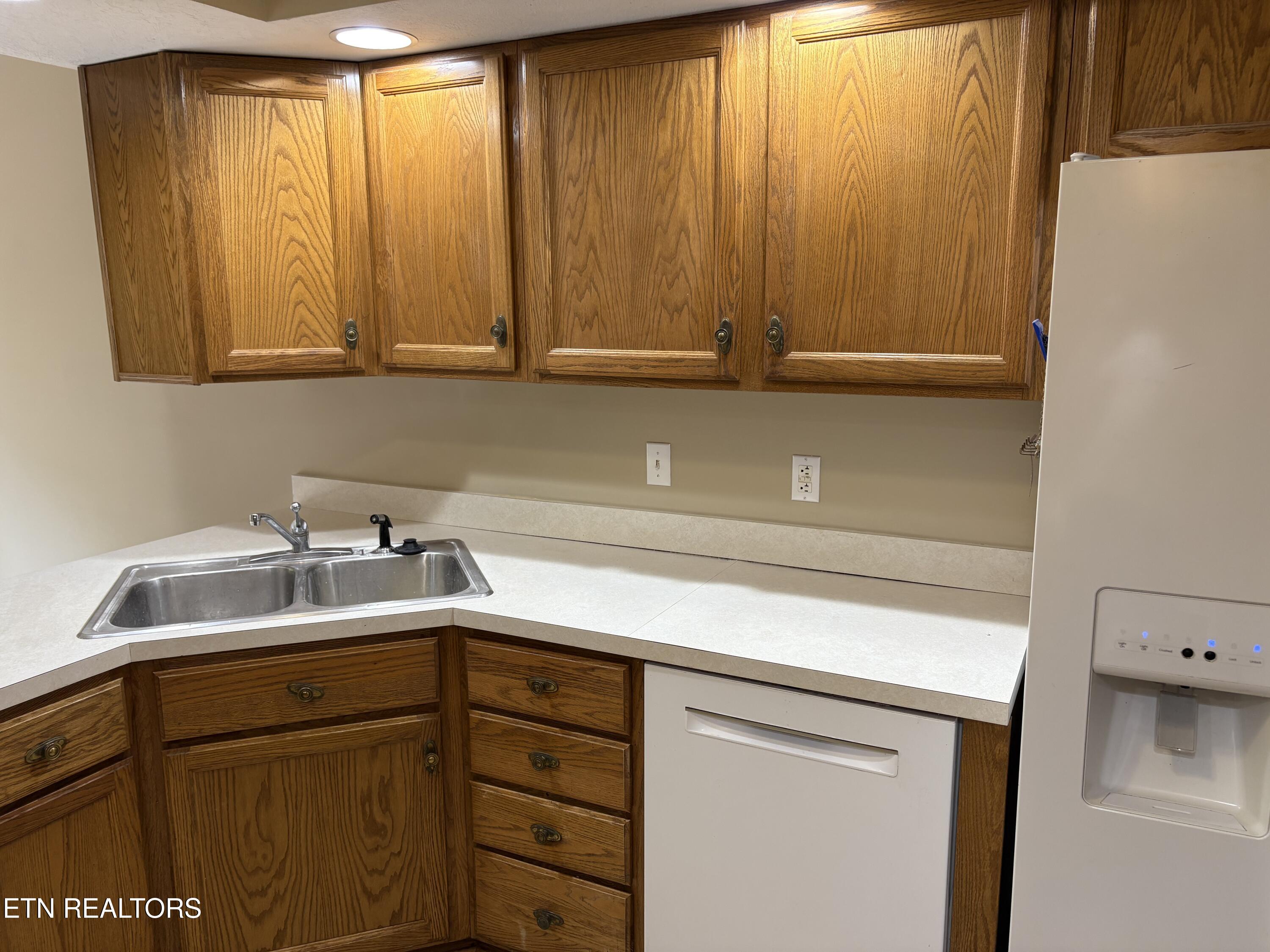 232 Country Run Circle, Unit 3 Powell, TN 37849 - Photo 7 of 29 2025-09-26 11.21.40