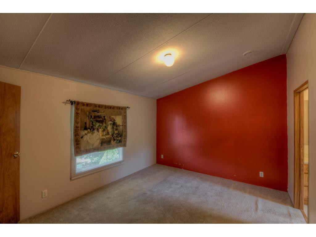 412 Mulberry Road Greeneville, TN 37745 - Photo 12 of 34 Master bedroom