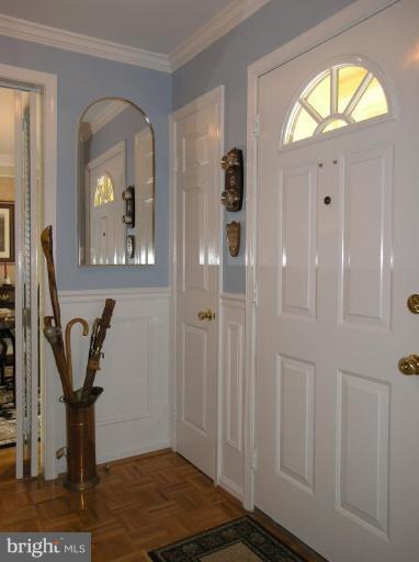 10800 Hunt Club Road Reston, VA 20190 - Photo 11 of 18 Entrance / Foyer