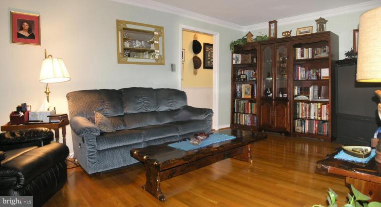 10800 Hunt Club Road Reston, VA 20190 - Photo 14 of 18 Family Room