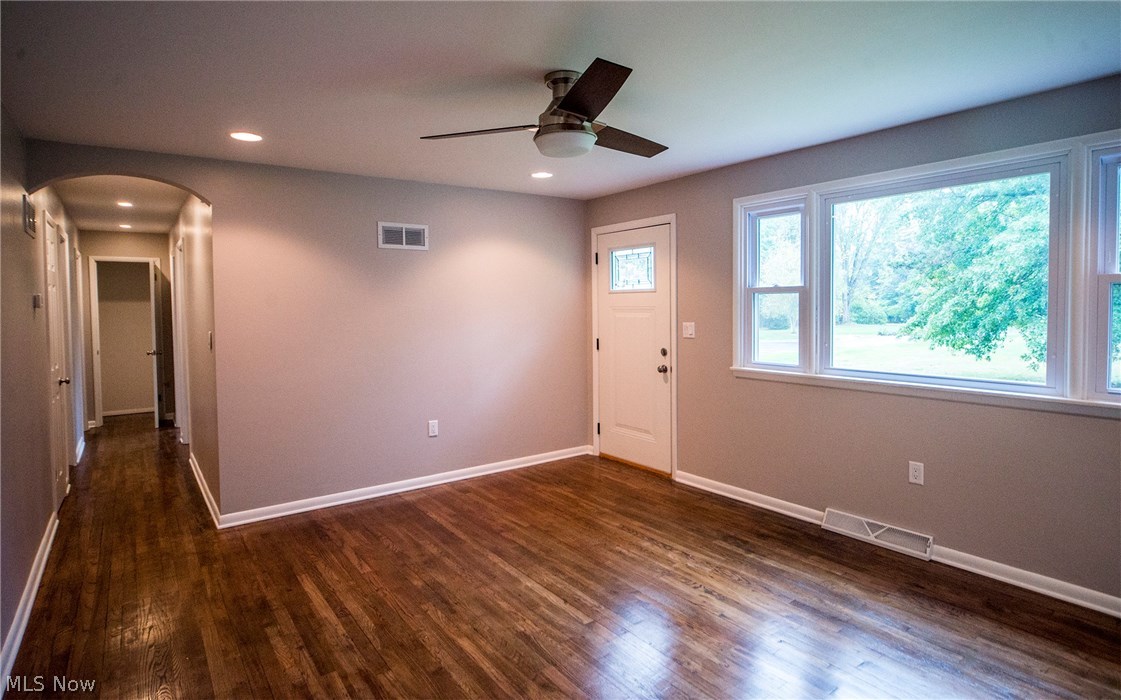 73 Warner Road Southeast Hubbard, OH 44425 - Photo 8 of 16 Gallery Image 8