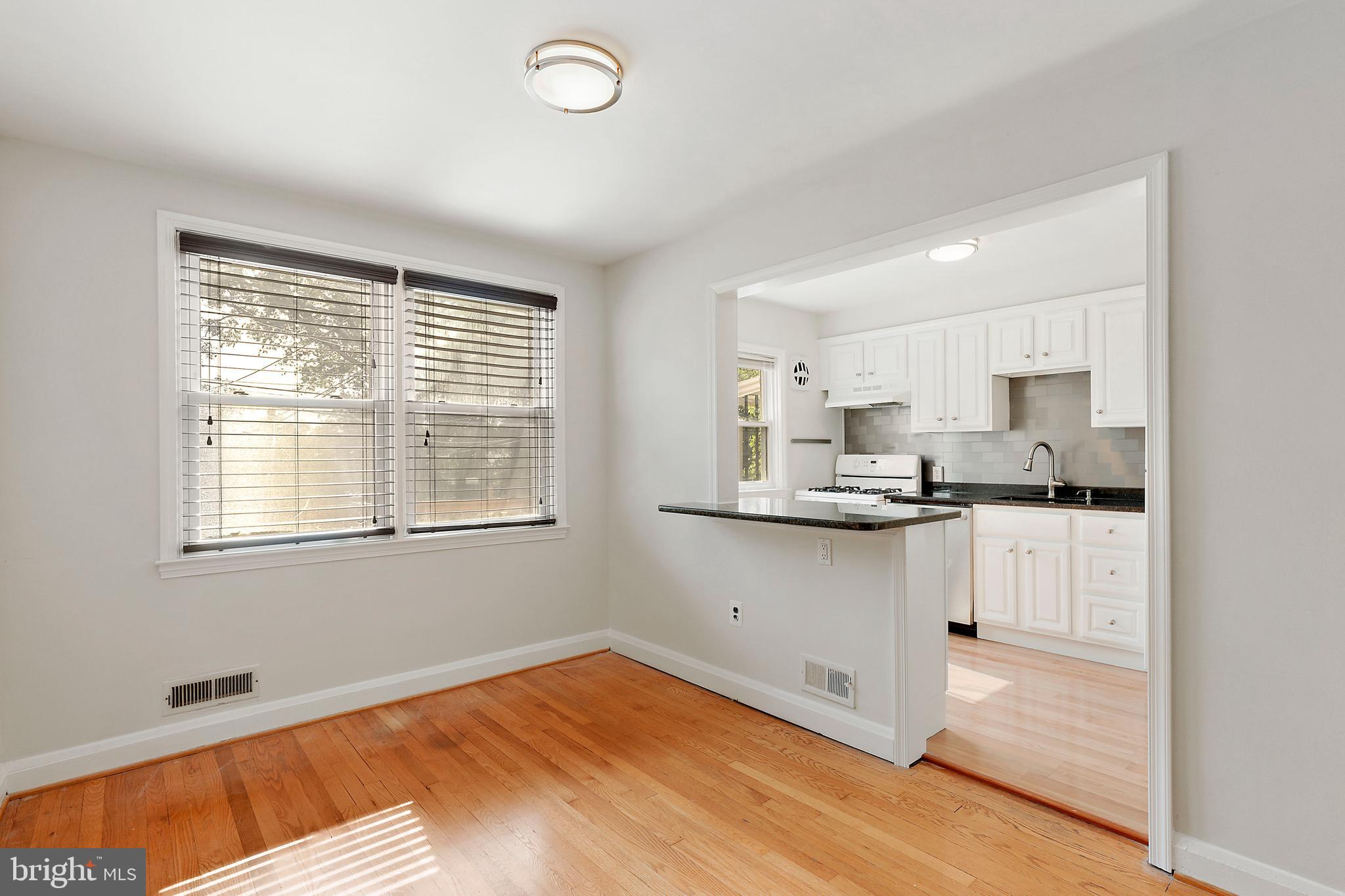 8659 Oak Road Baltimore, MD 21234 - Photo 14 of 50 Dining Room