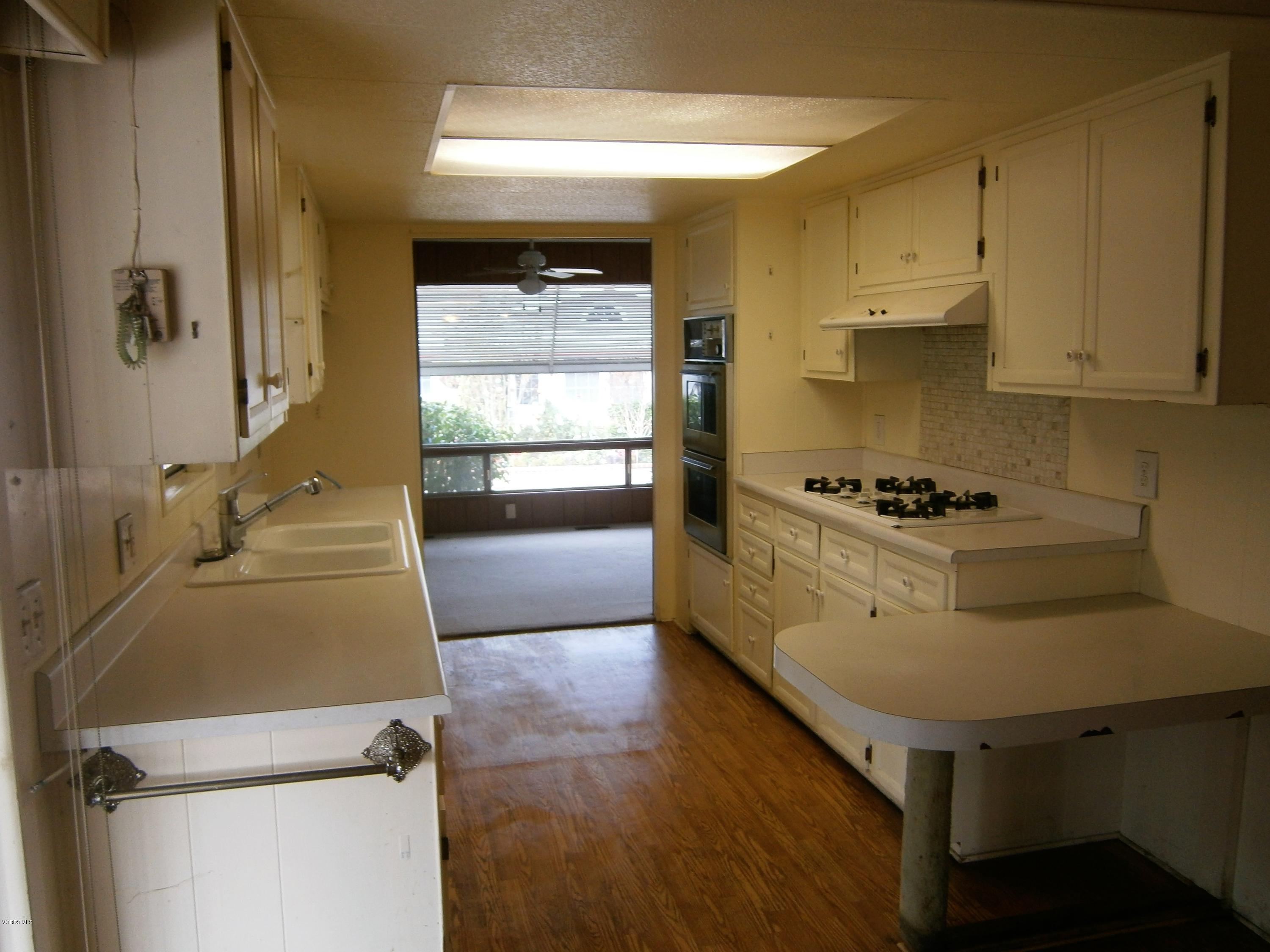 195 Tierra Rejada Road, Unit 15 Simi Valley, CA 93065 - Photo 5 of 28 PC110300 (2)