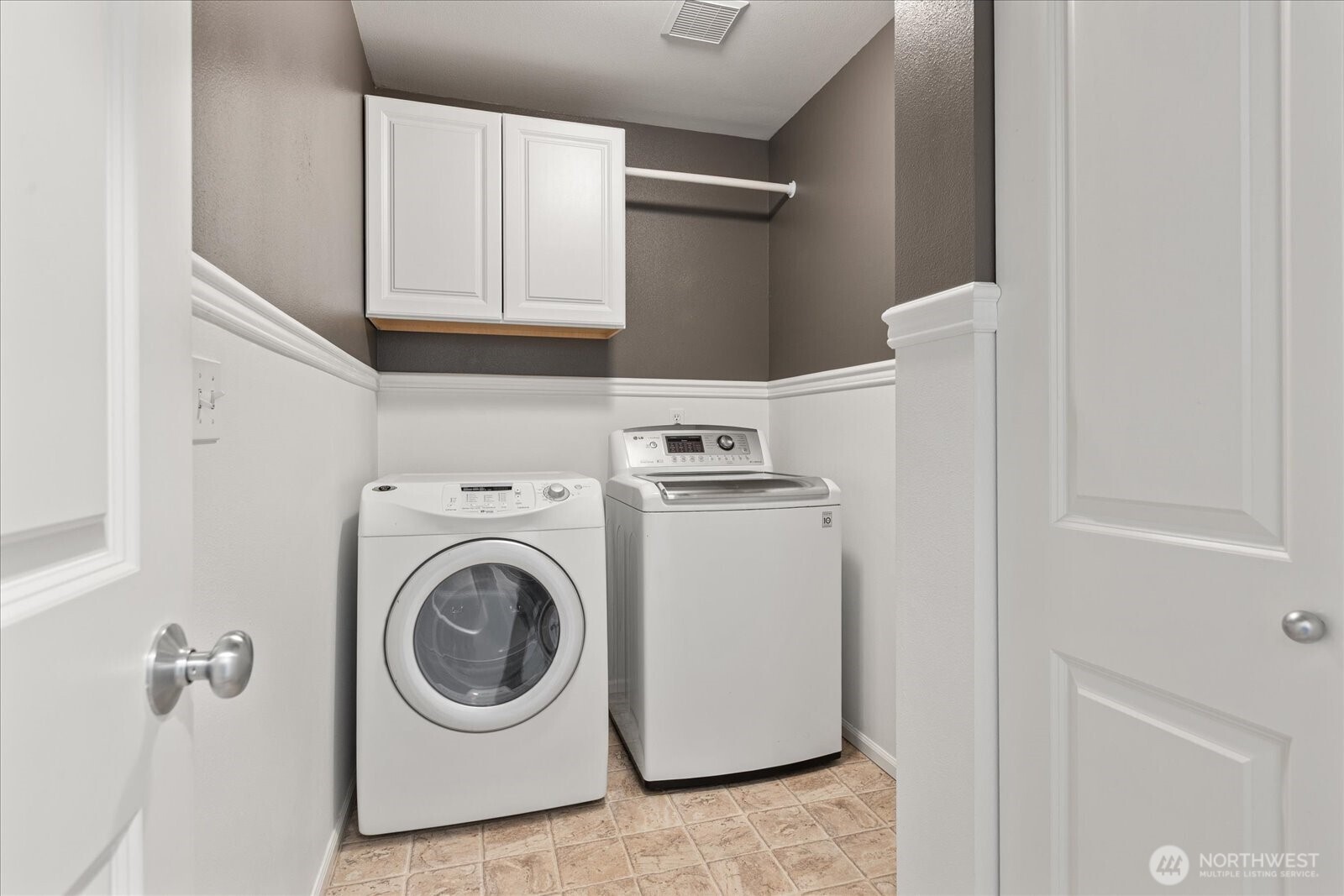 6011 29th Avenue Southwest Seattle, WA 98126 - Photo 15 of 29 a utility room with dryer and washer
