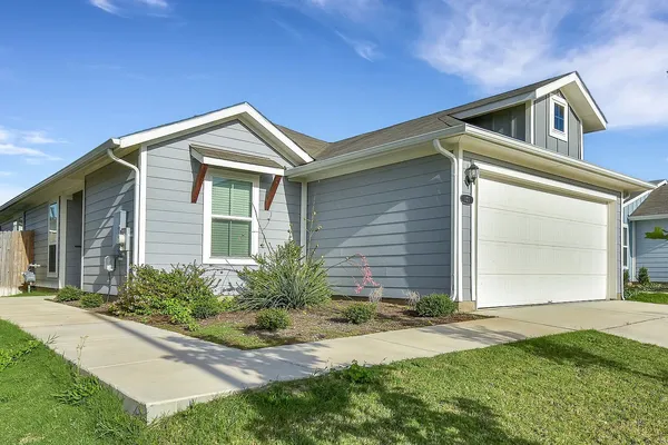 $1,990 | 121 Crescent Street, Georgetown, TX 78626