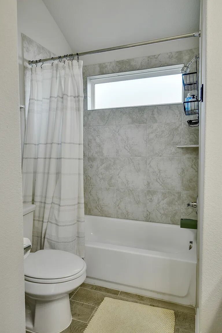 121 Crescent Street Georgetown, TX 78626 - Photo 13 of 27 Full bathroom featuring shower / bath combination with curtain and toilet