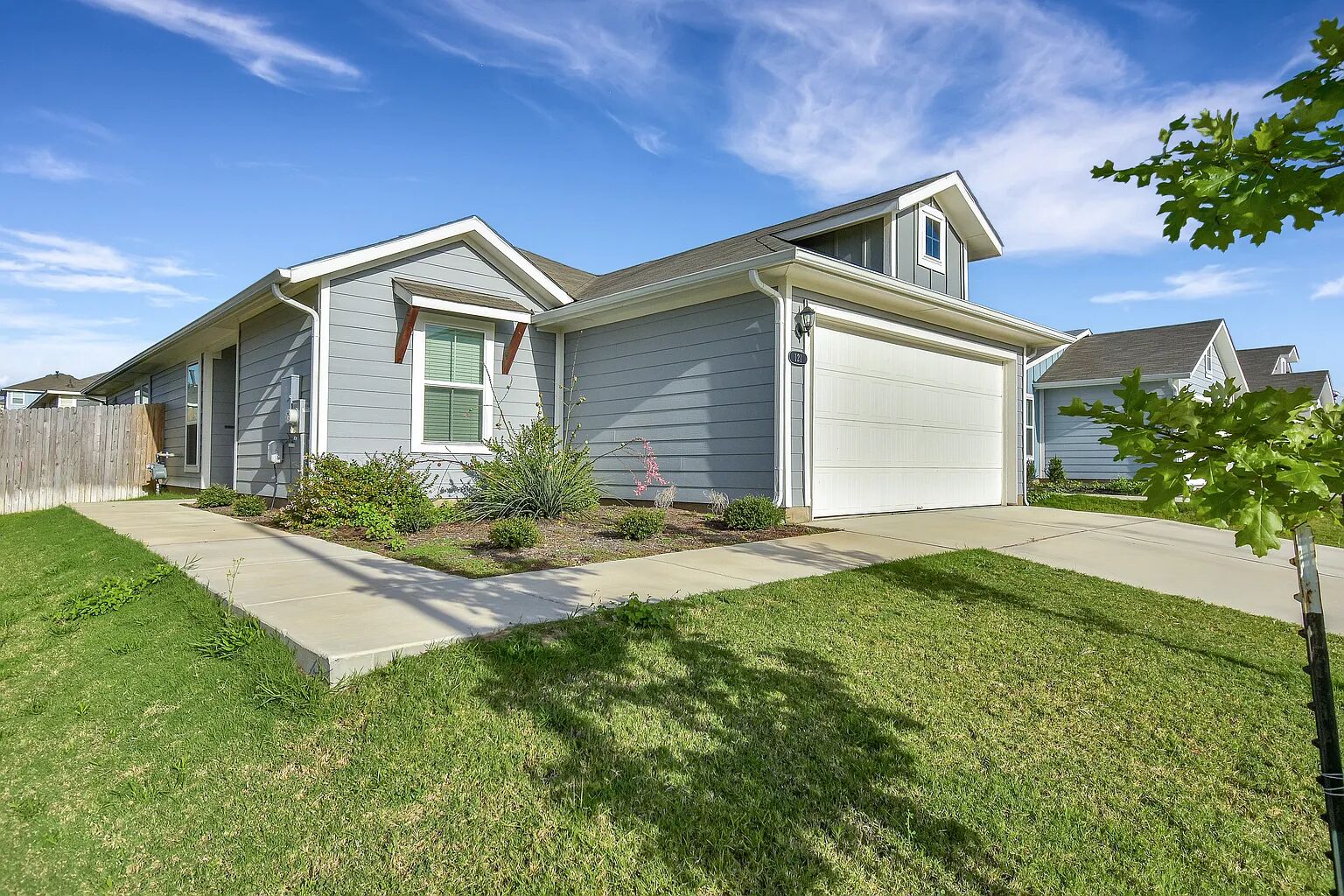 121 Crescent Street Georgetown, TX 78626 - Photo 2 of 27 Ranch-style house featuring concrete driveway and a garage