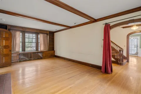 $1,275,000 | 10 Stoneleigh Circle, Watertown, MA 02472