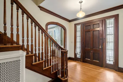 $1,275,000 | 10 Stoneleigh Circle, Watertown, MA 02472